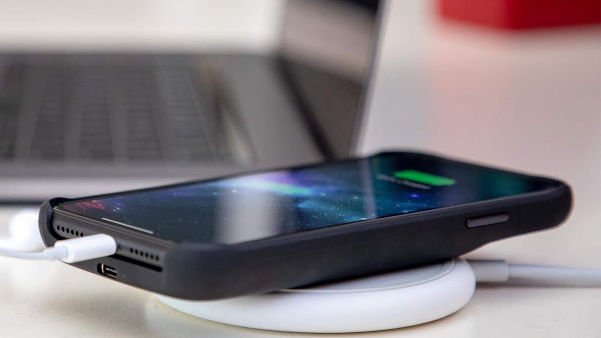 mophie juice pack won t charge phone