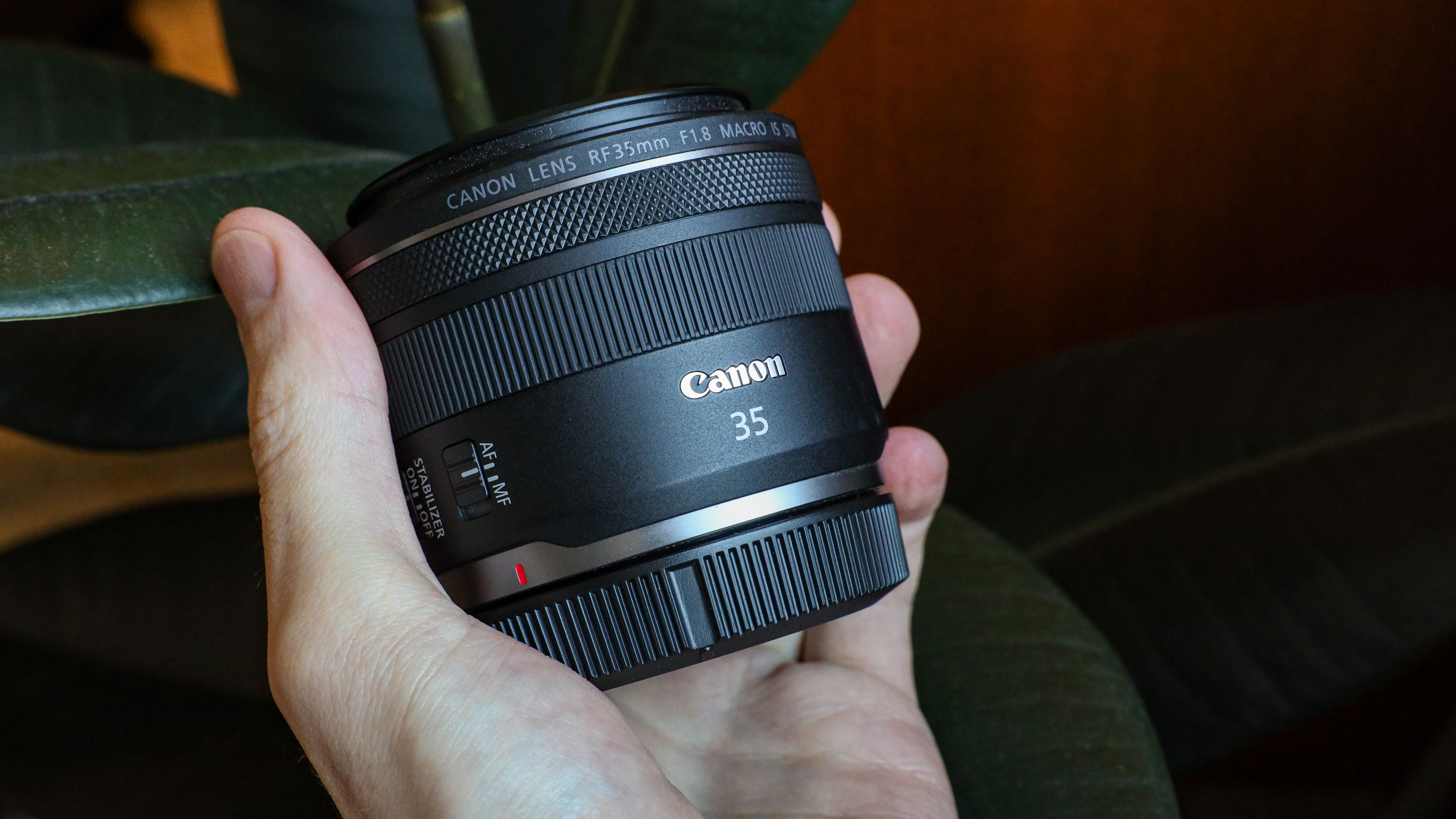 Canon RF 35mm f/1.8 Macro IS STM mirrorless camera lens