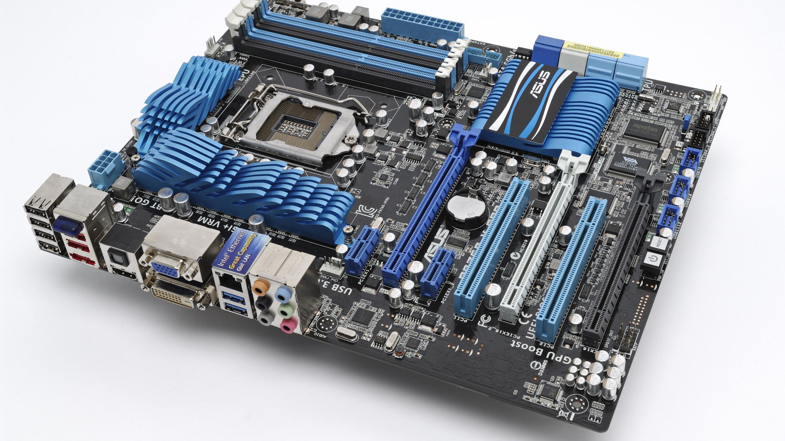 ASUS P8Z68-V PRO cpu i7 2600K メモリ１６GB搭載 28a8f7a6018742f3565a15418df923