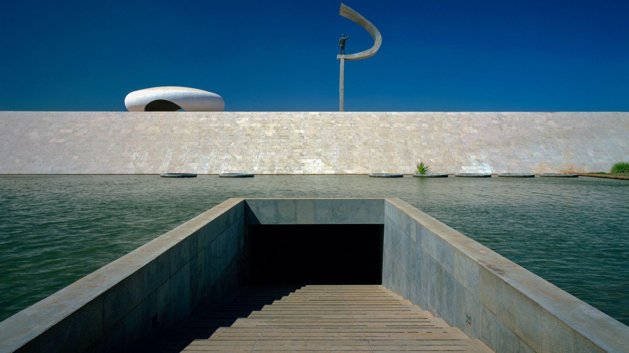 洋書 OSCAR NIEMEYER and the Architecture Amazon | Oscar Niemeyer Buildings | Hess, Alan, Weintraub
