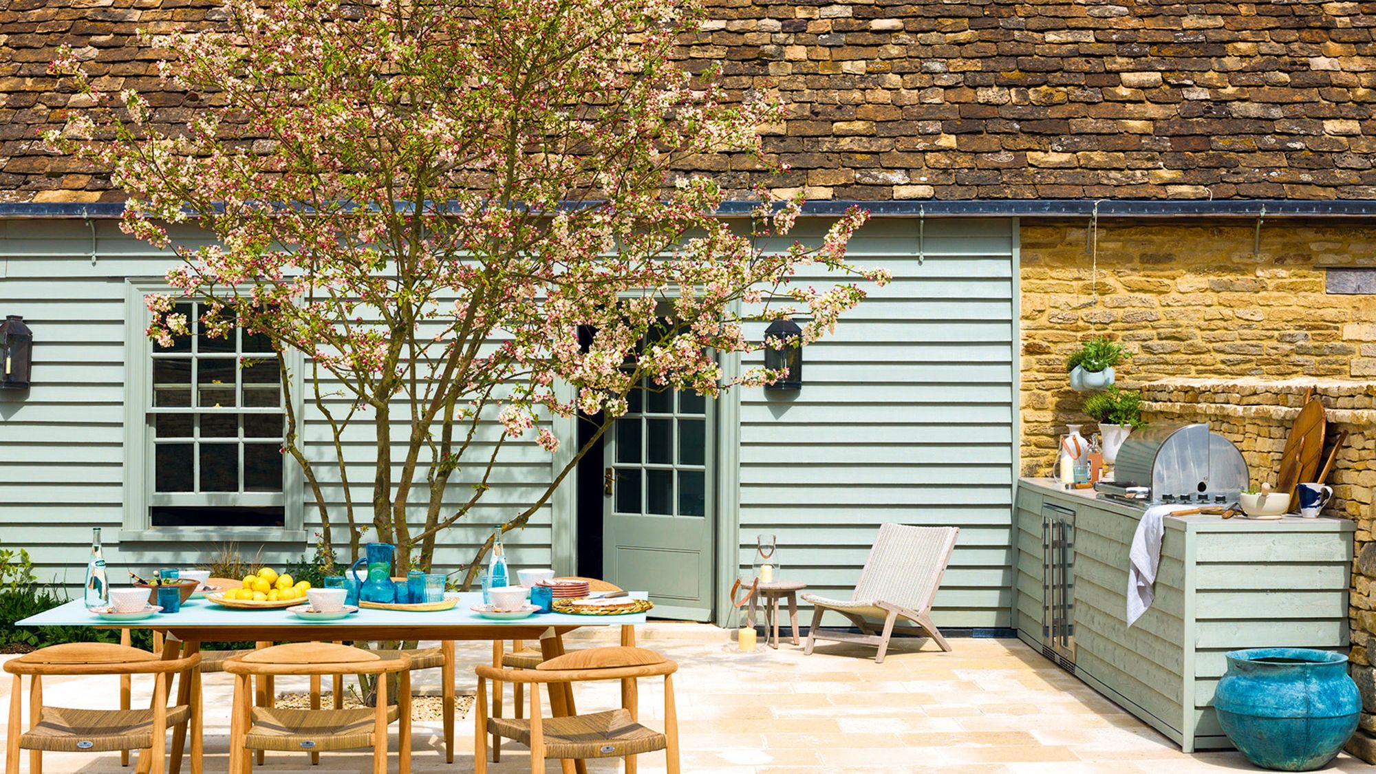 IKEA's Tiny Outdoor Kitchen That Doubles as a Perfect Pro Potting