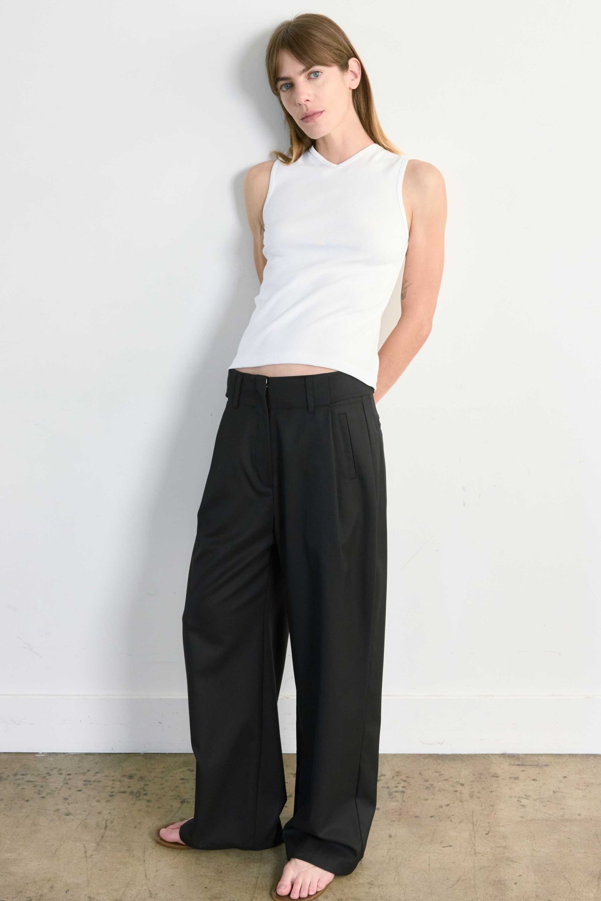 High V Neck Tank - Xs / White