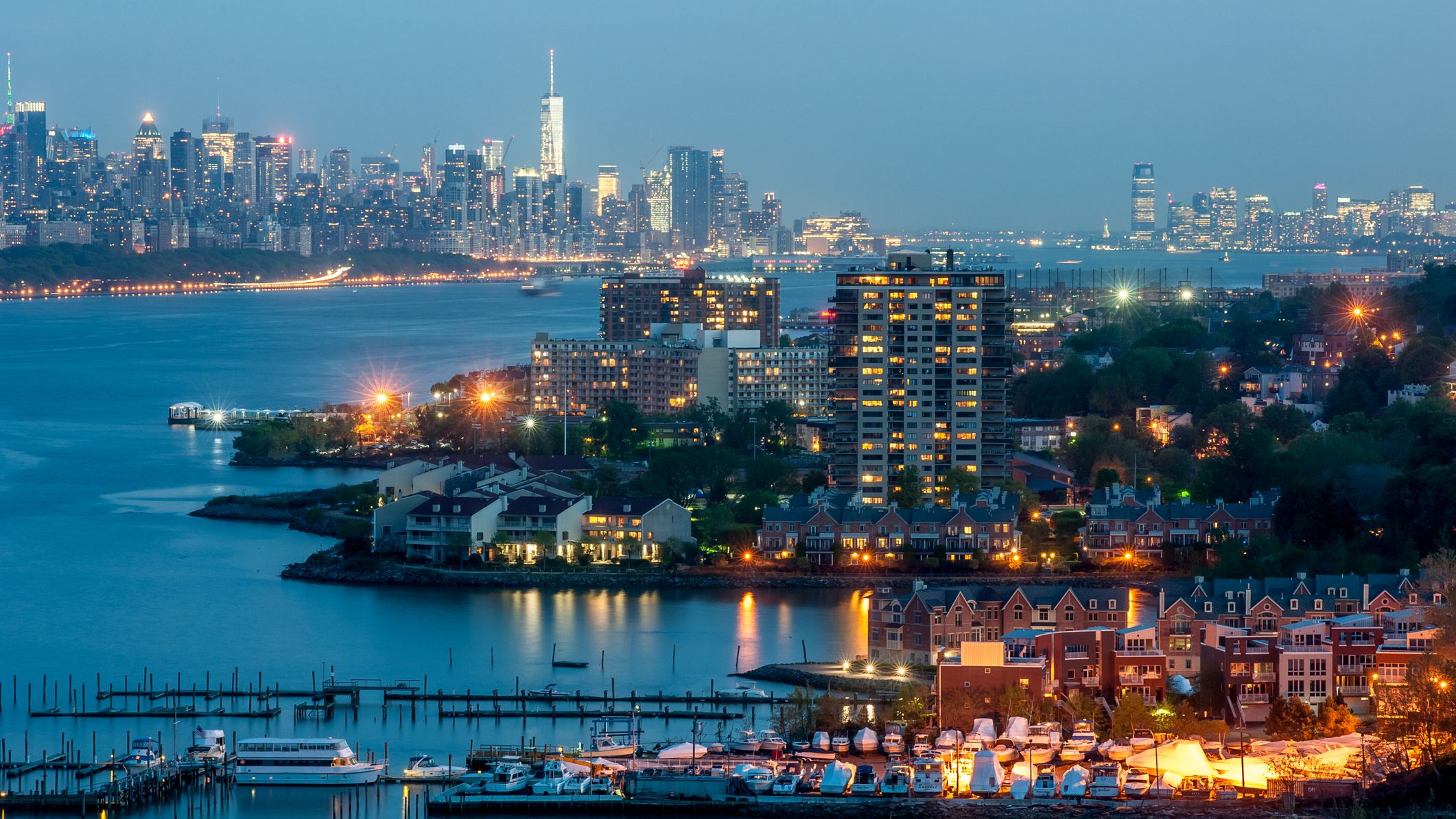 View from the Fort Lee Historic Park to the NYC downtown and Edgewater.