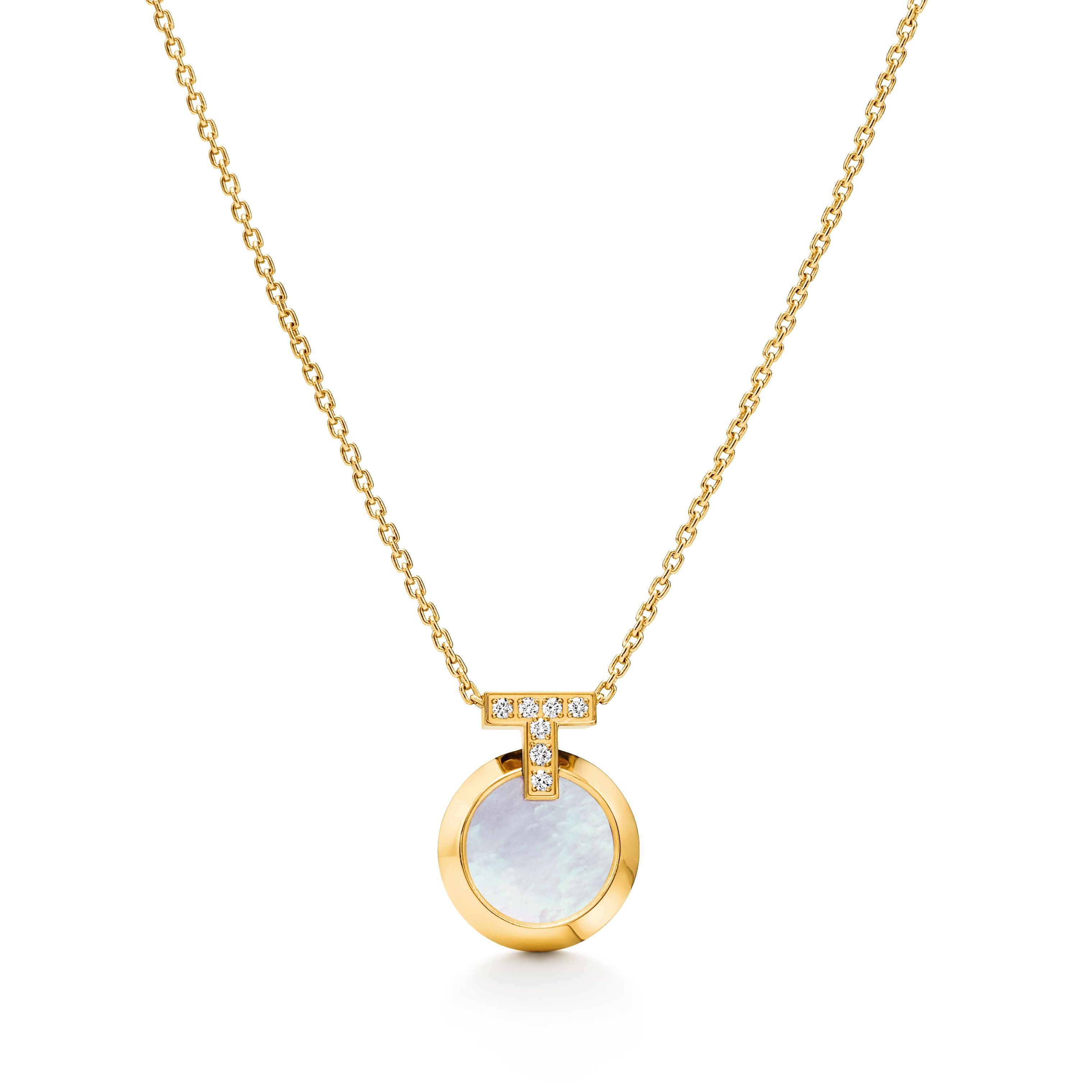 Circular pendant necklace