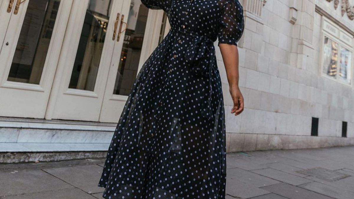 This Is Exactly What Color Shoes to Wear With a Navy Dress | Who What Wear This Is Exactly What Color Shoes to Wear With a Navy Dress | Who What Wear