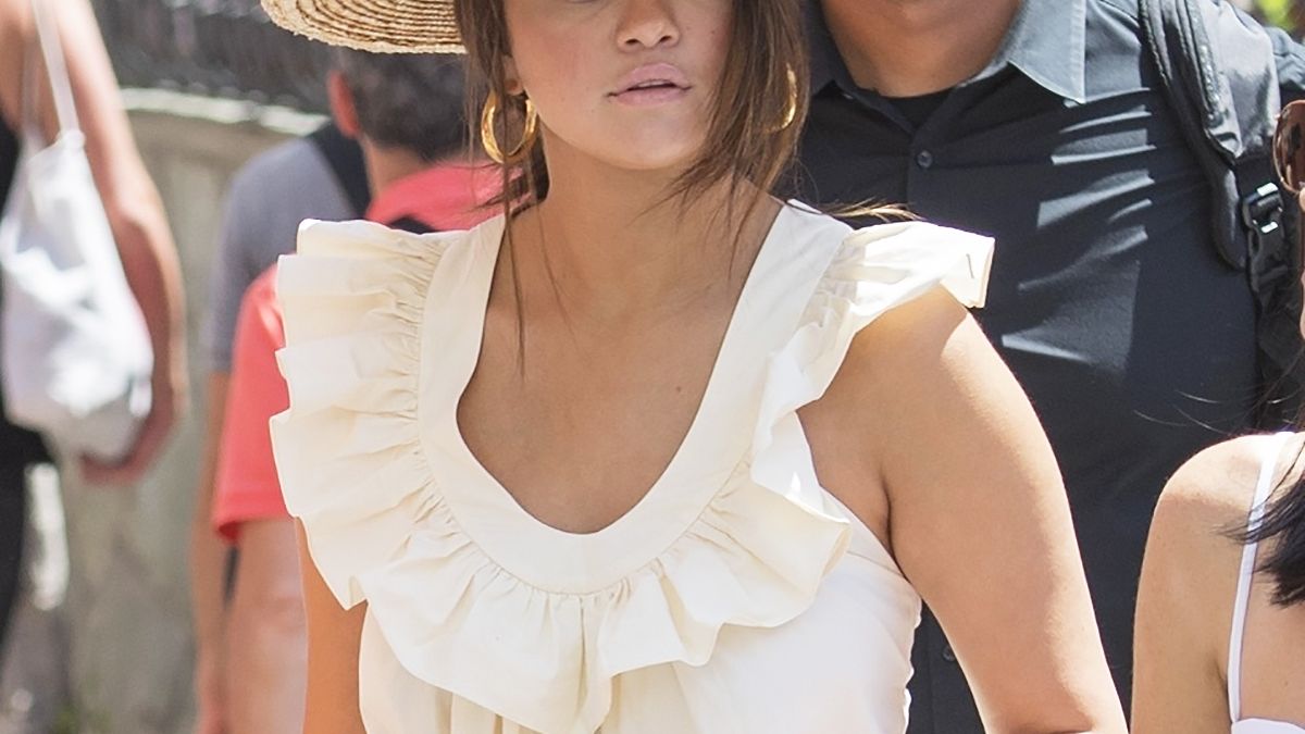 Selena Gomez's Italy Vacation Dress Is So Comfortable | Who What Wear
