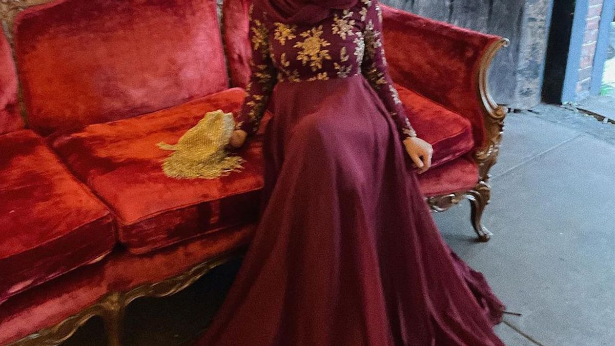 【ZARA】ザラ 36 サテン効果 フラワースポーティシューズ　サテンスニーカー ZARA】ザラ 36 サテン効果 フラワースポーティシューズ サテン