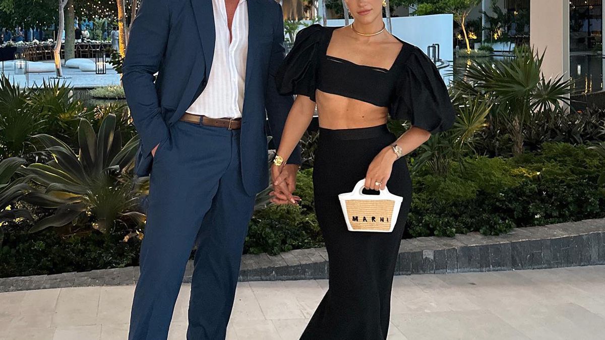 met date night dress code Date night ideas Date night at the MET Date night outfit Top @houseofcb Denim @Citizens of Humanity via @Aritzia Bag and shoes @Gucci