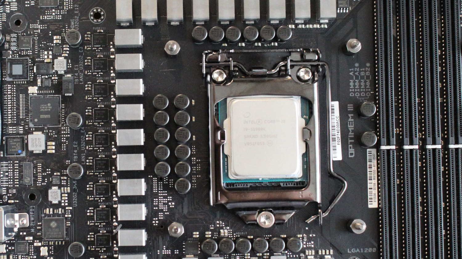 Asus ROG Maximus XIII Extreme/Extreme Glacial Review: Z590