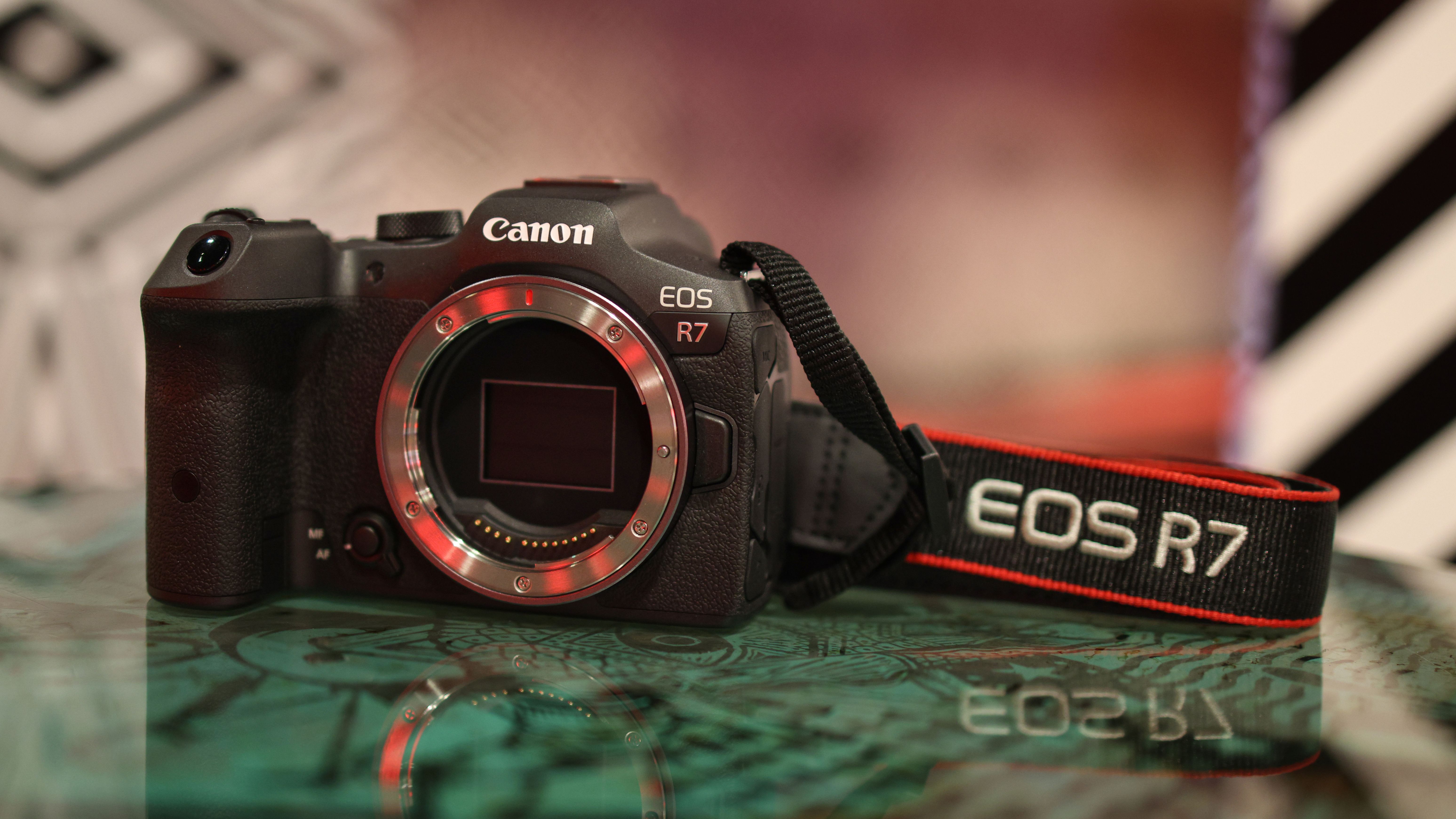 Canon EOS R7