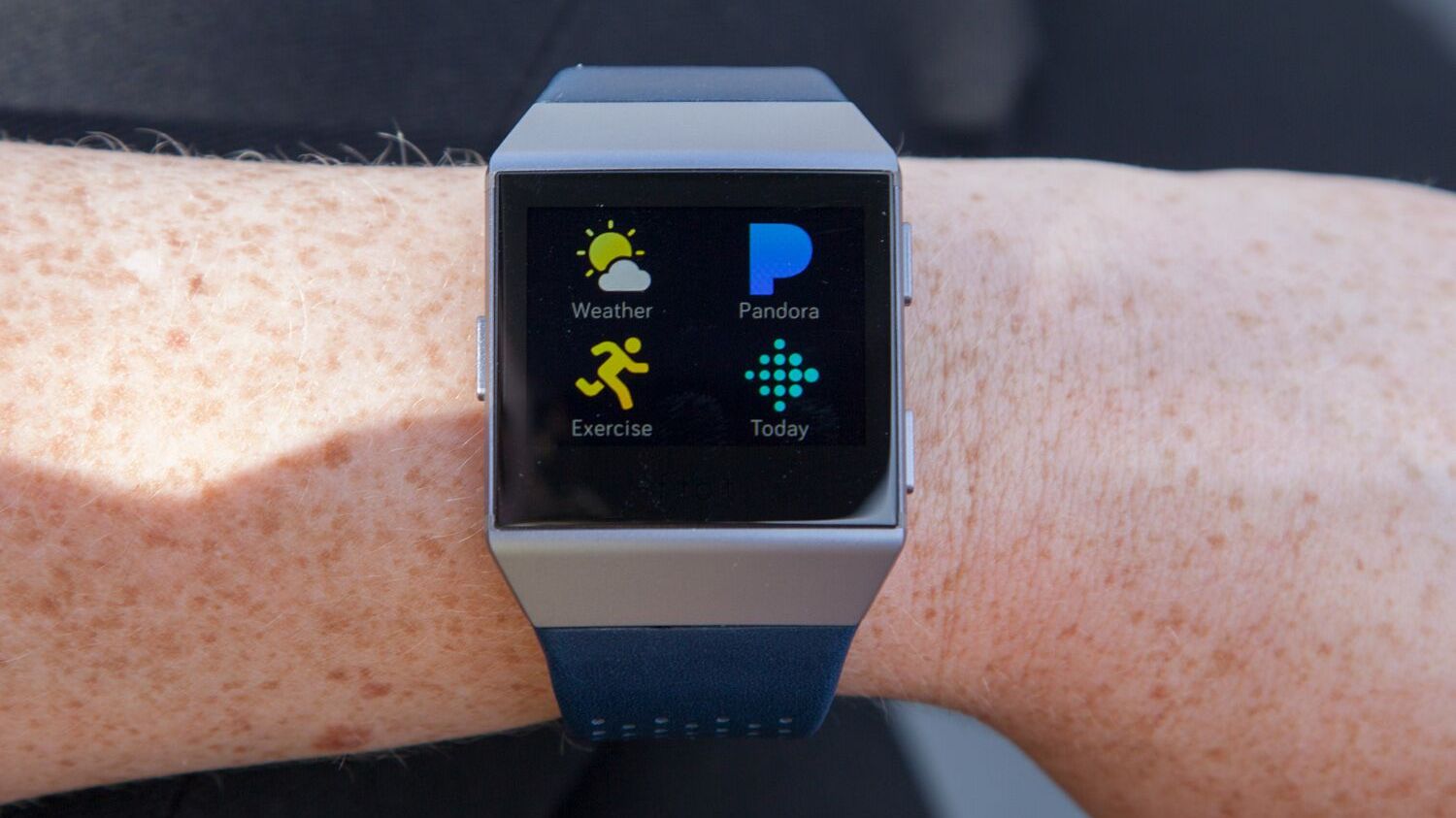 fitbit ionic オマケ付き sddefault.jpg