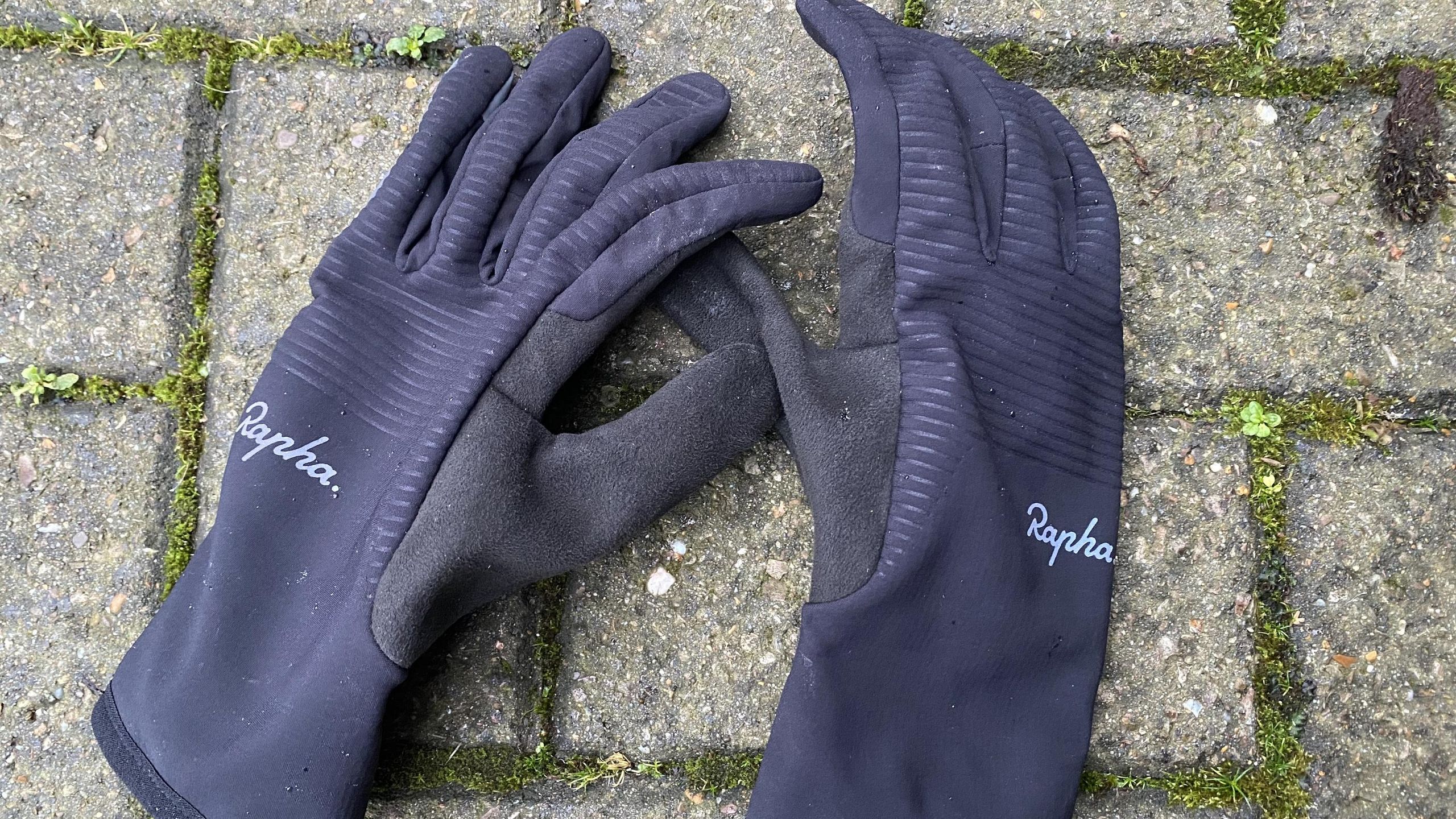 Rapha Pro Team Shadow Gloves review: lightweight and warm, but