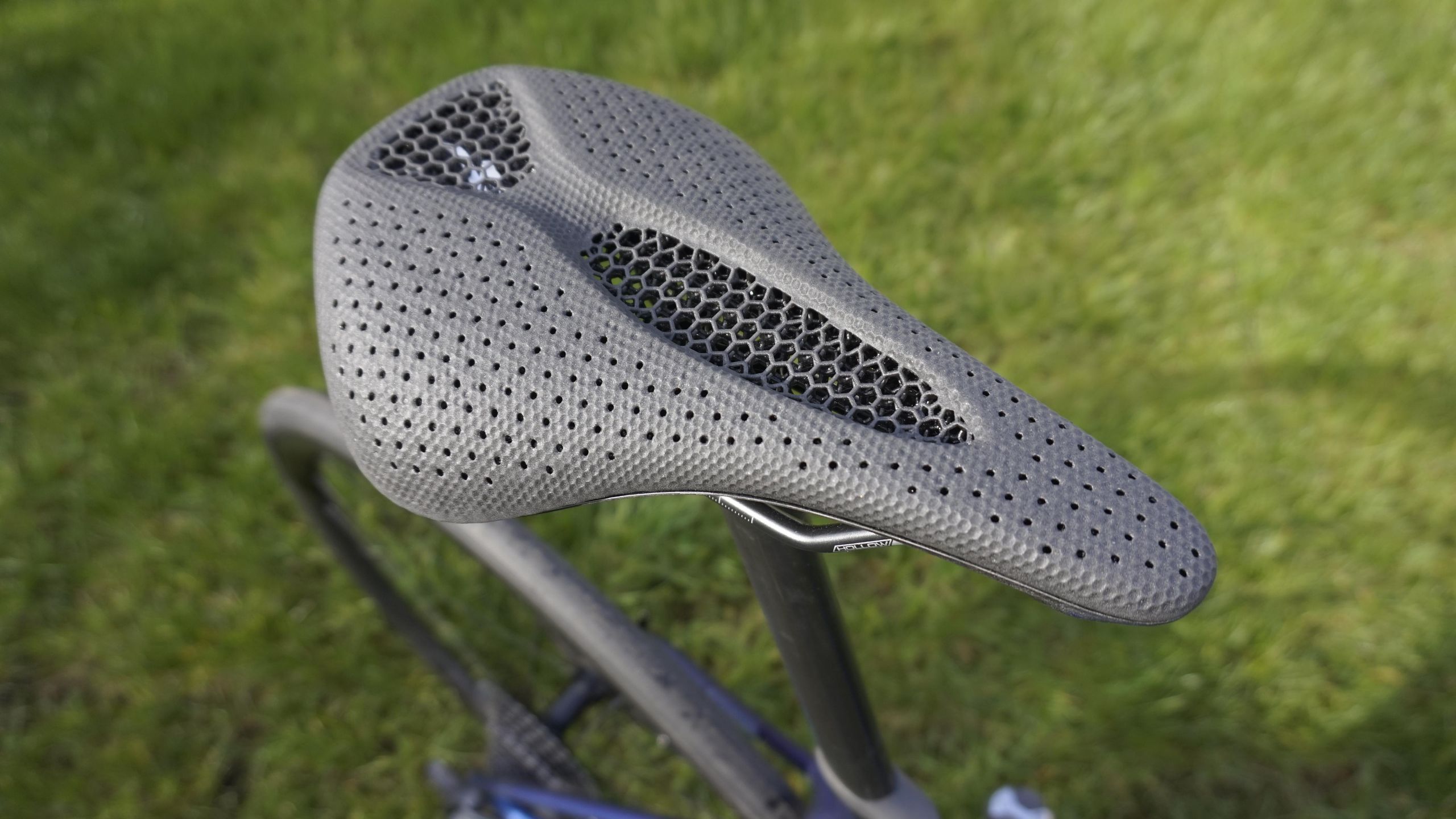 Specialized サドルPower Pro with Mirror 143 Specialized Power Pro with Mirror saddle review | Bike Perfect