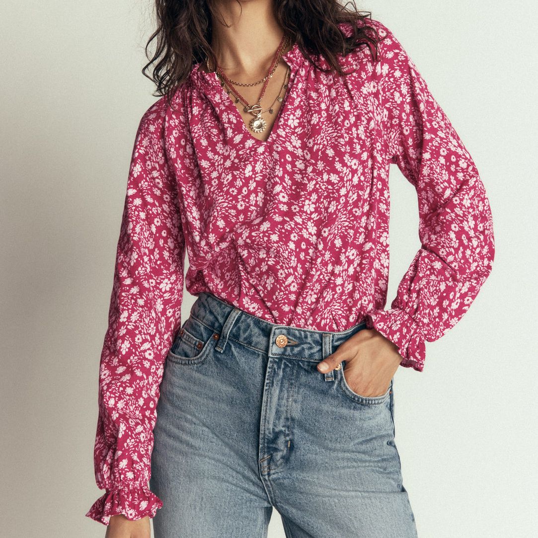 Boden Pia Ruffle Detail Top in Scattered Flora