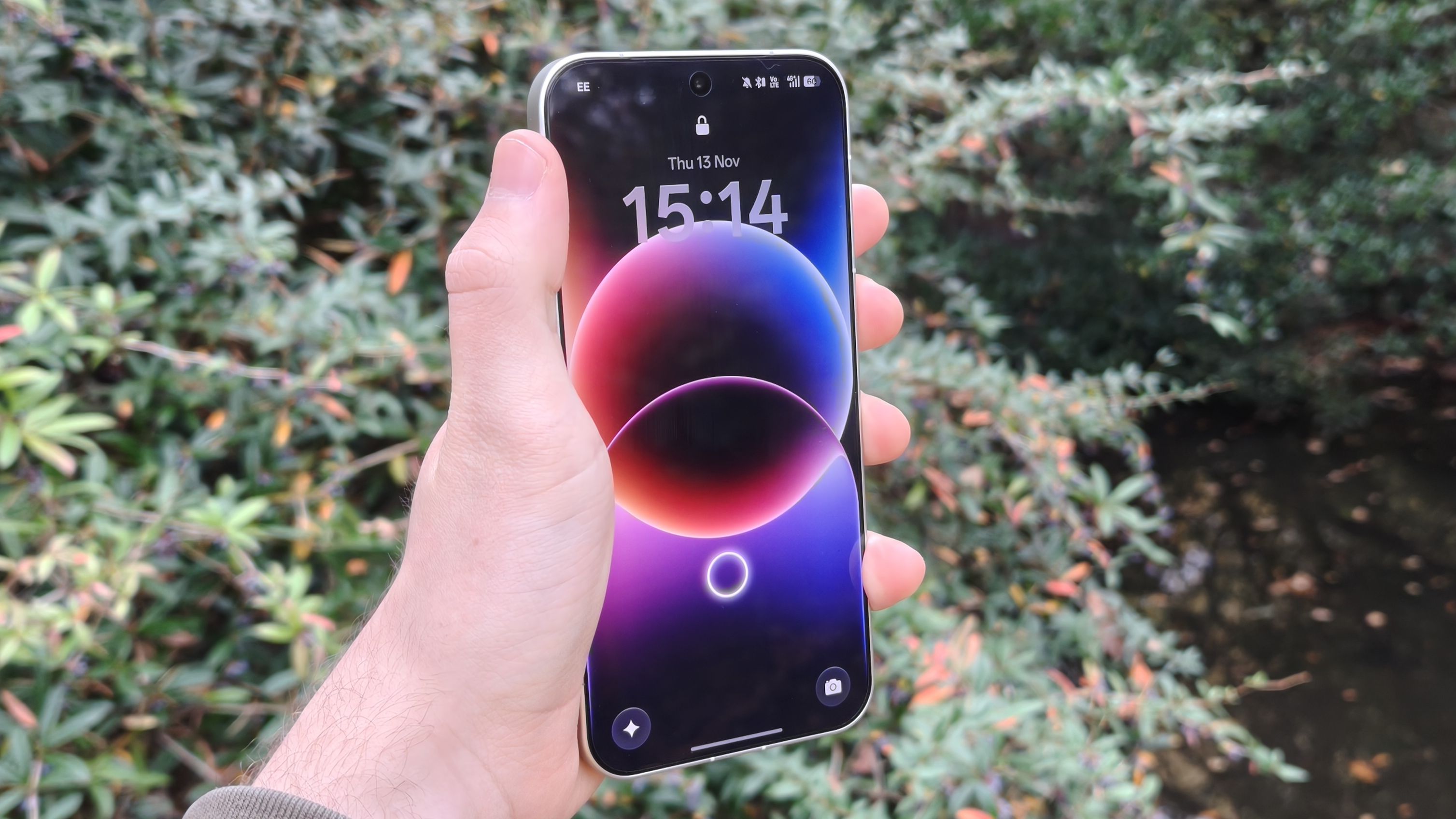 Oppo Find X9 Pro, display on, lock screen visible