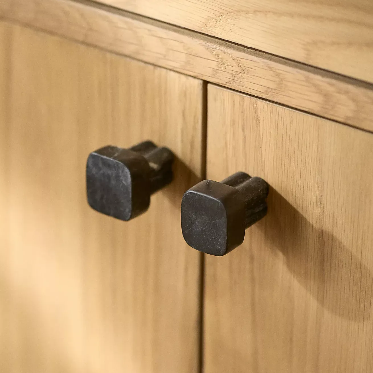 Kanta Fluted Marble Knobs, Set of 2