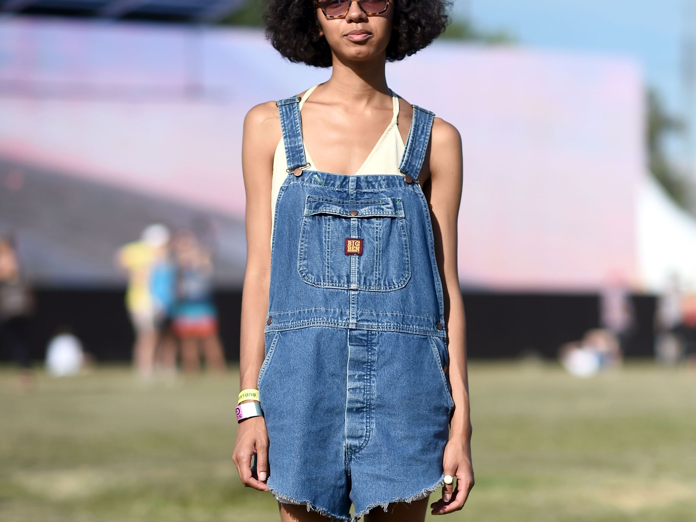 7 Casual Outfits to Wear With Overall Shorts | Who What Wear 7 Casual Outfits to Wear With Overall Shorts | Who What Wear