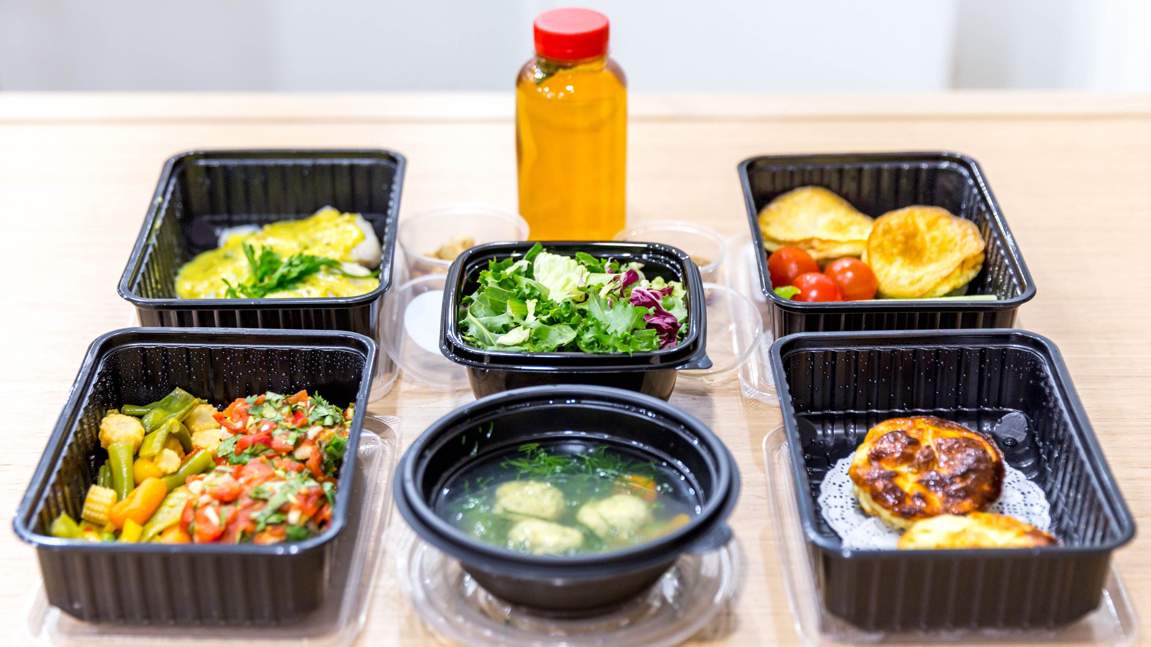 Daily meals in boxes. Healthy food delivery.