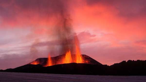 英語版　Volcanic  Tonga's Volcanic Fury Ripples to the Netherworld - Eos