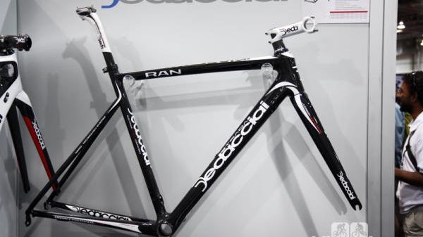 Interbike 2012: Dedacciai Strada debuts new 810g Ran road frame