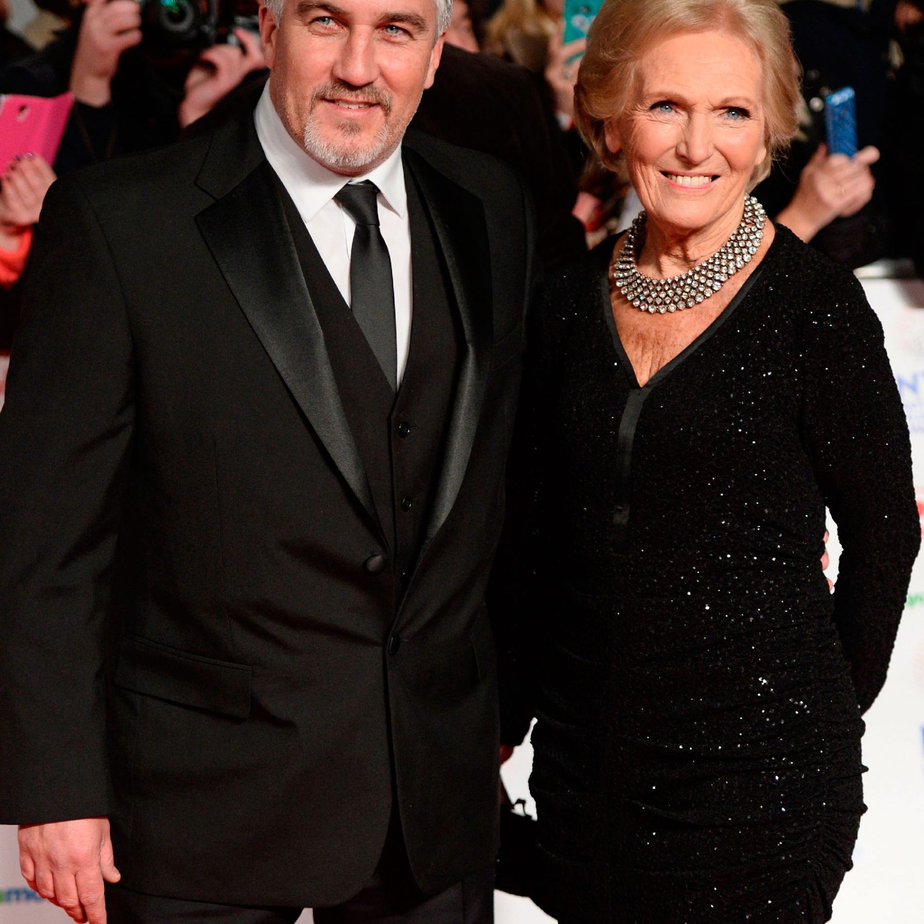 Mary Berry Los Ageless As She Stuns In Same NTA Dress She Wore 11 Years Ago - Foto 10