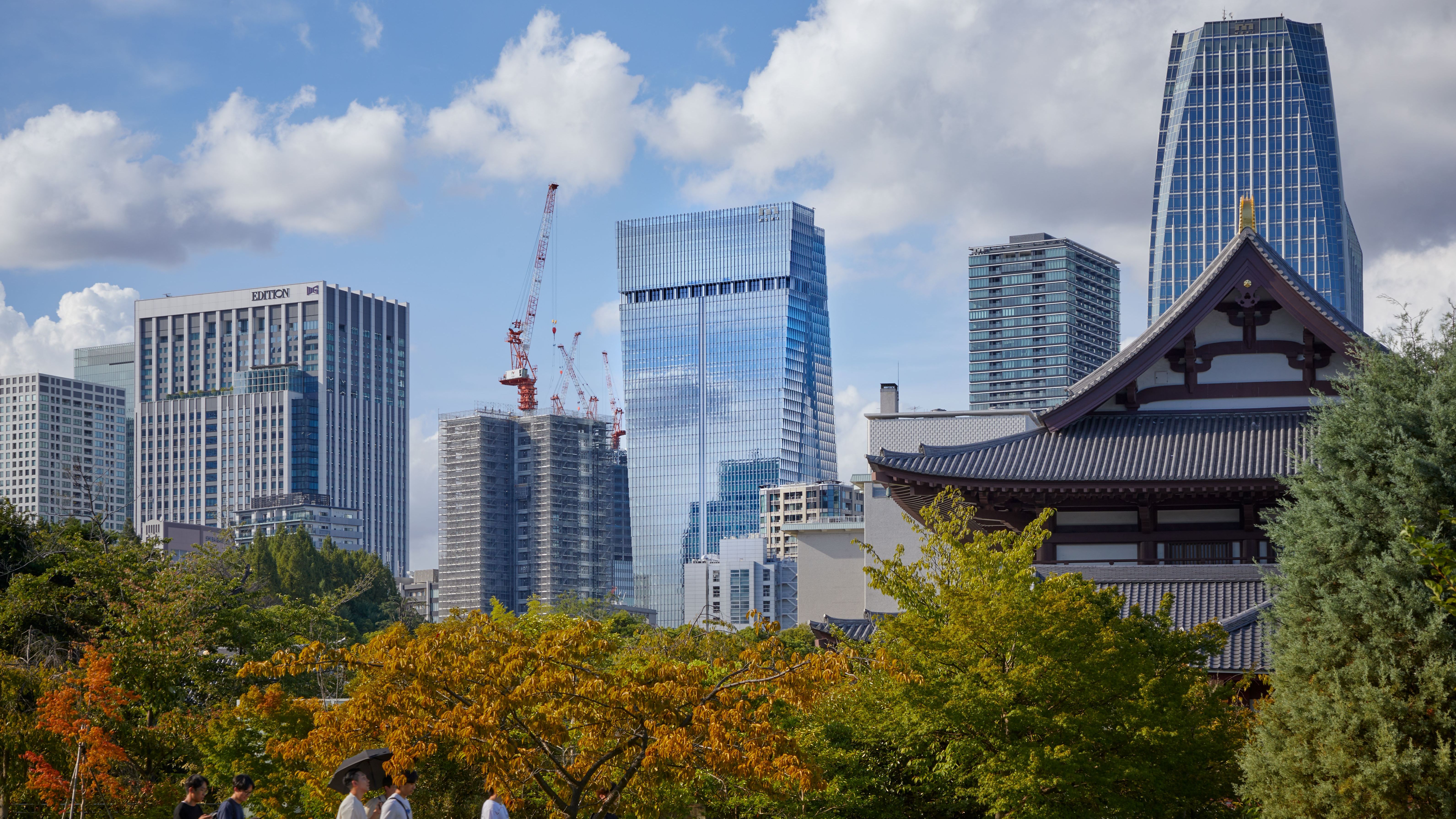 Mori Building Completes Construction of 'Glass Rock
