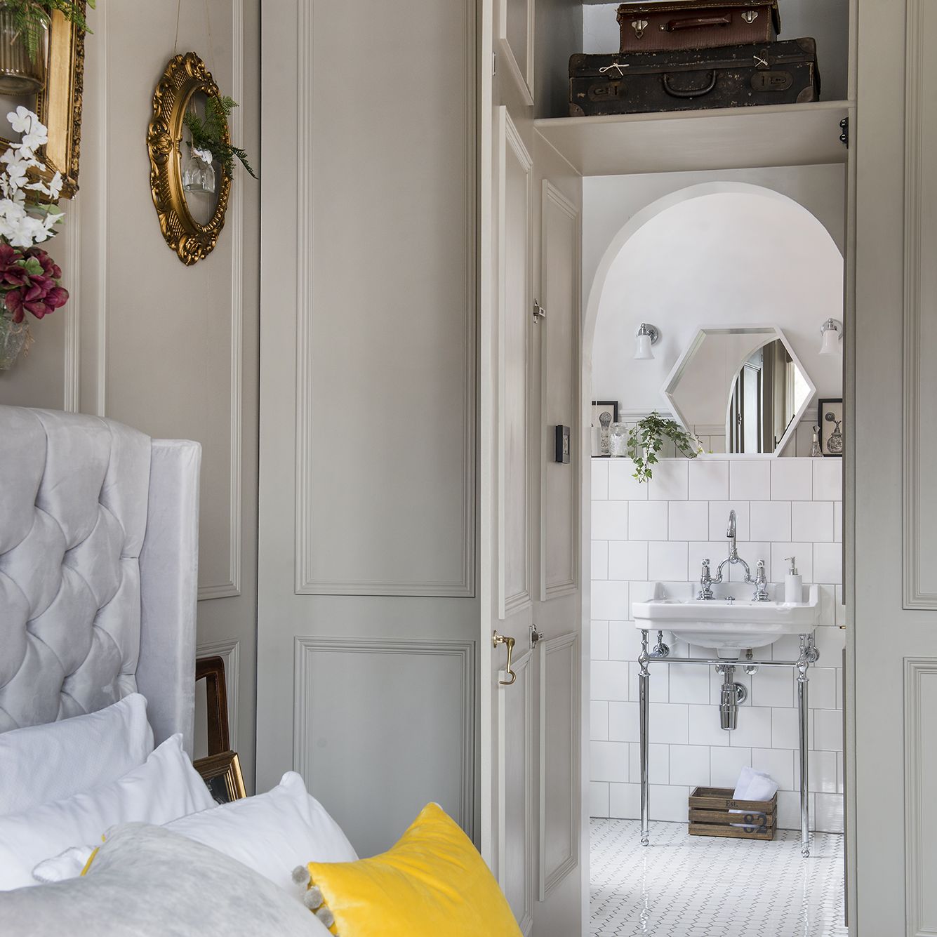 Installing Ensuite In Bedroom How To Create En Suite Shower Room In A