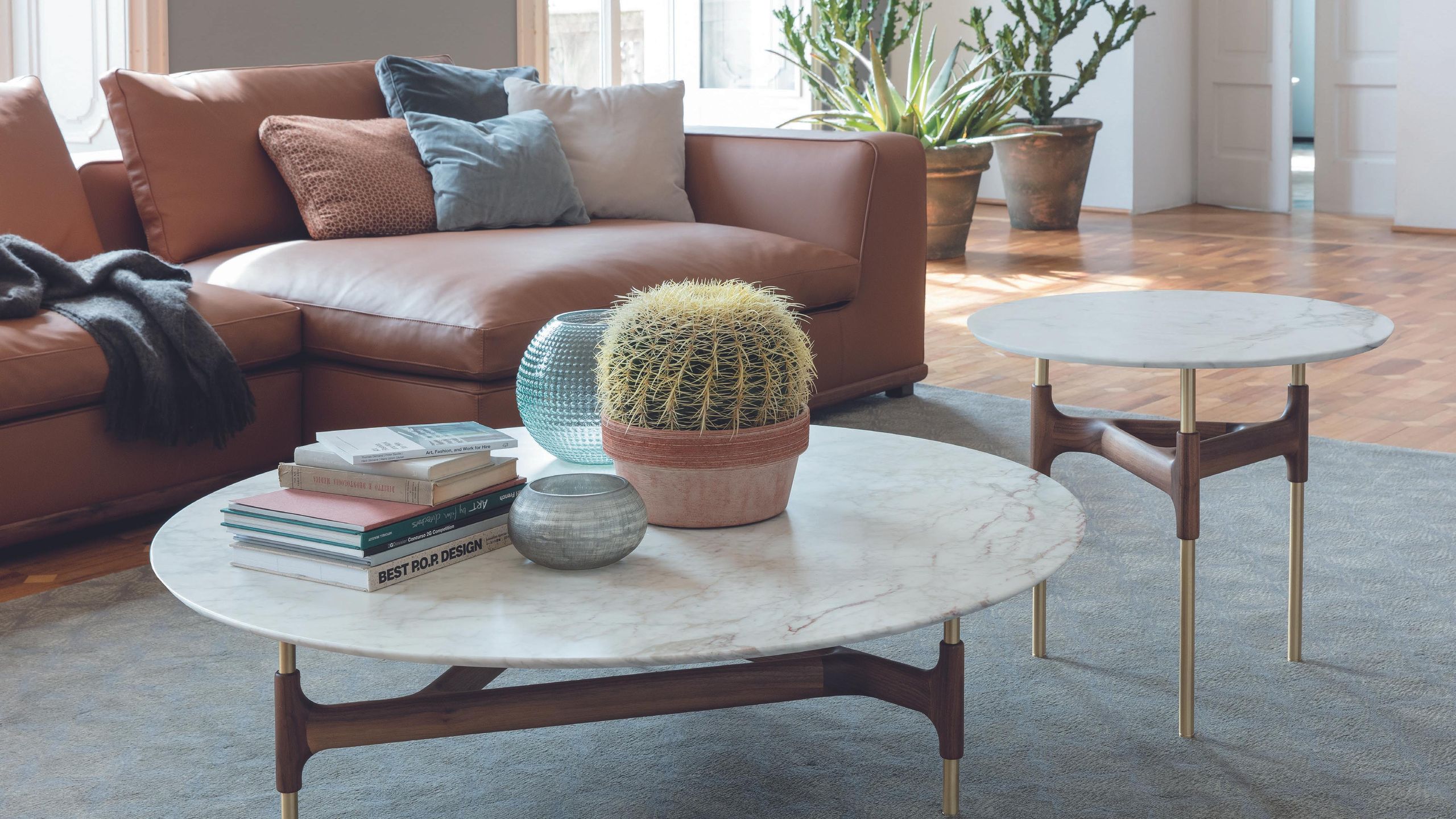 PORADA・GIOTTO Coffee table Low table with round top made of glass