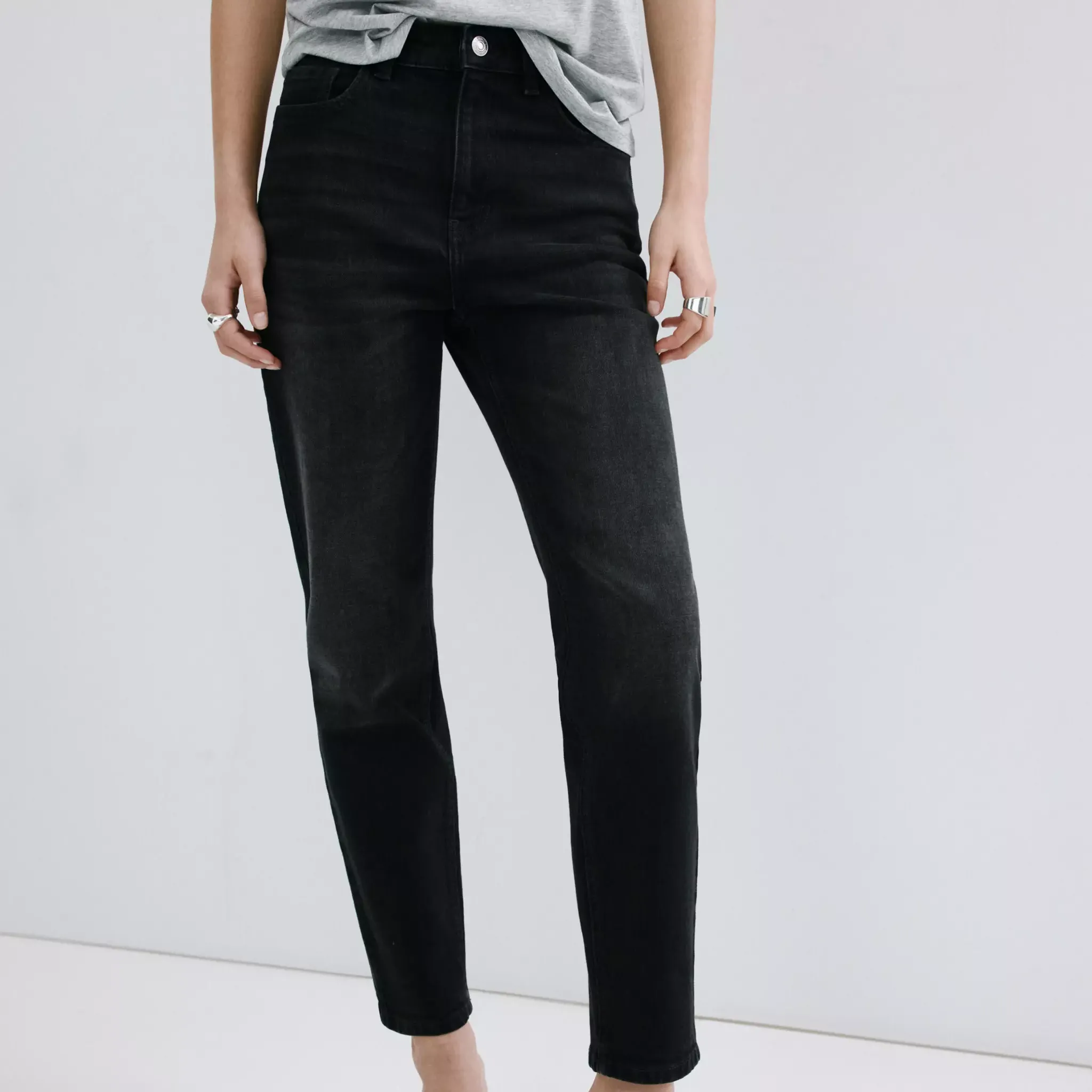 Newmom Comfort High-Rise Jeans - Women | Mango United Kingdom