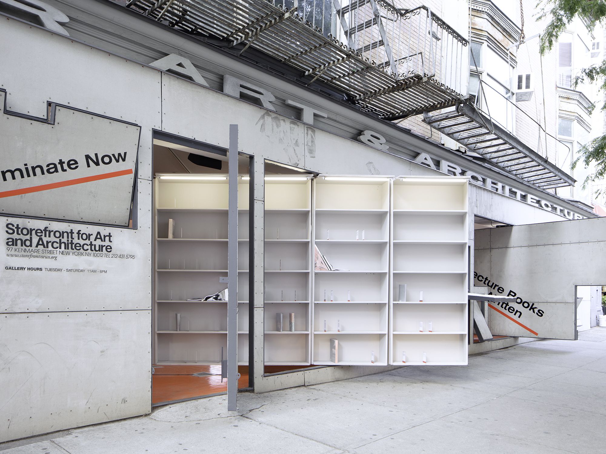 The Library East Village NY: 芸術写真 The Library East Village NY: 芸術写真 The Library East