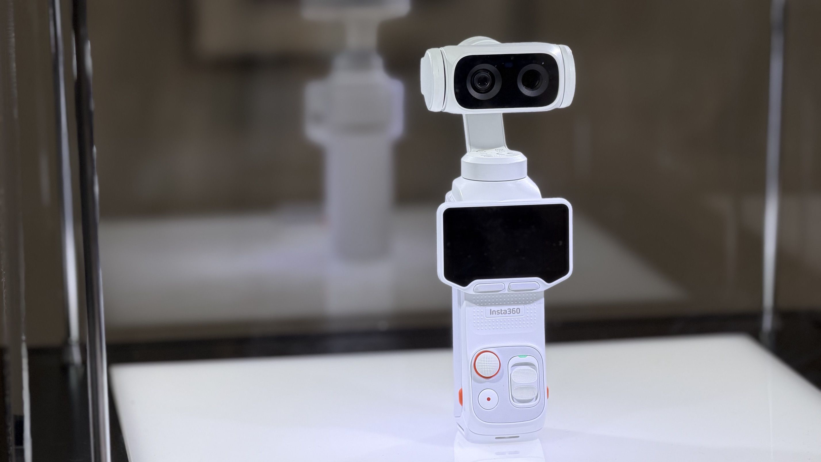 Insta360 Luna Ultra white version
