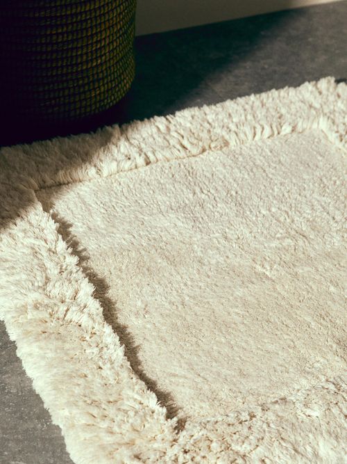 Tufted Cotton Bath Mat in White