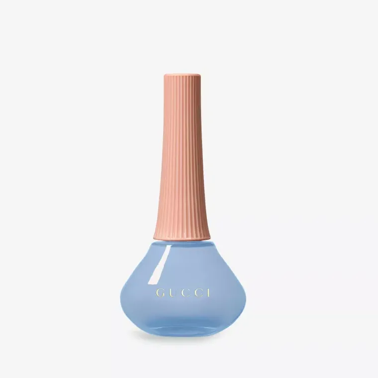 Gucci Long-lasting glossy nail polish in LB Blue