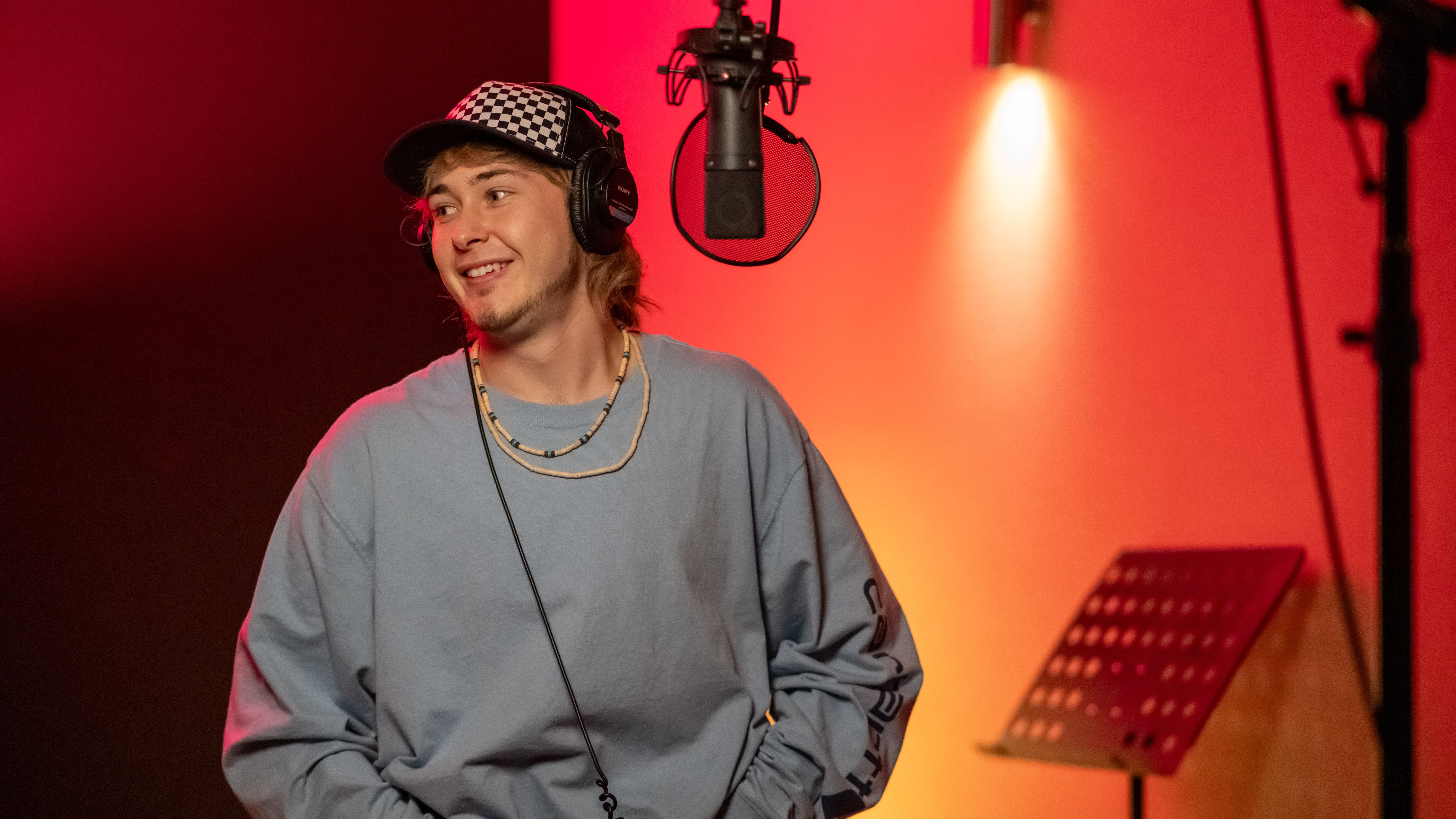 an image from california schemin' showing Billy, 'Brainz' in a recording studio in London