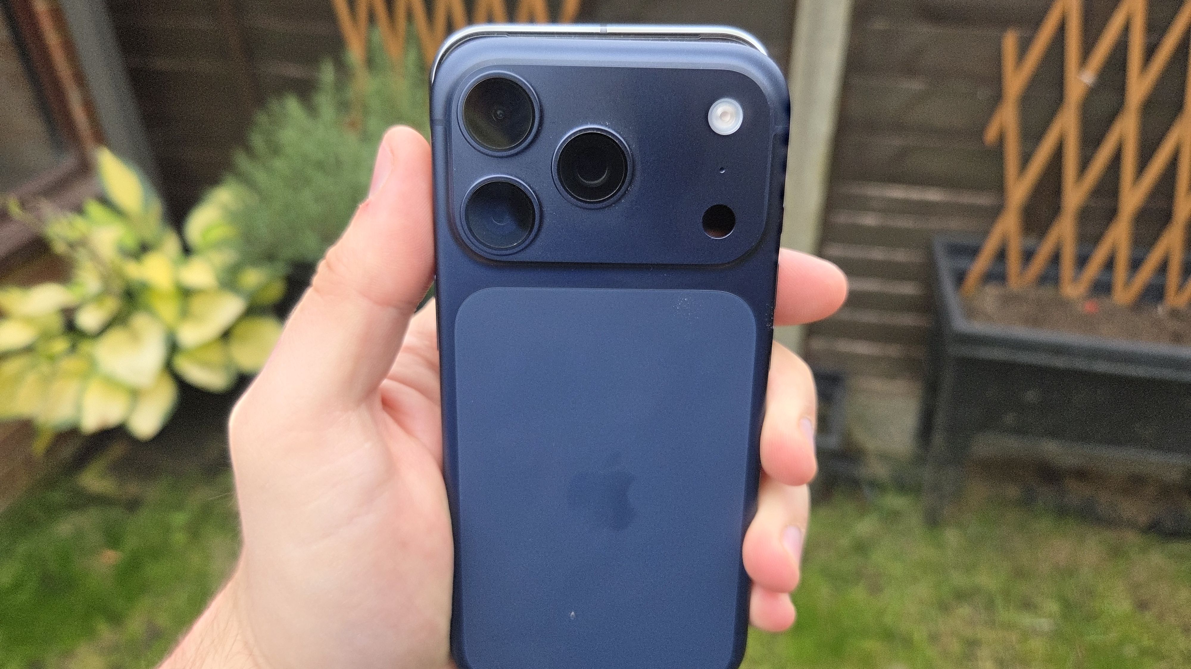 iPhone 17 pro vs Google Pixel 10 pro side by side shots