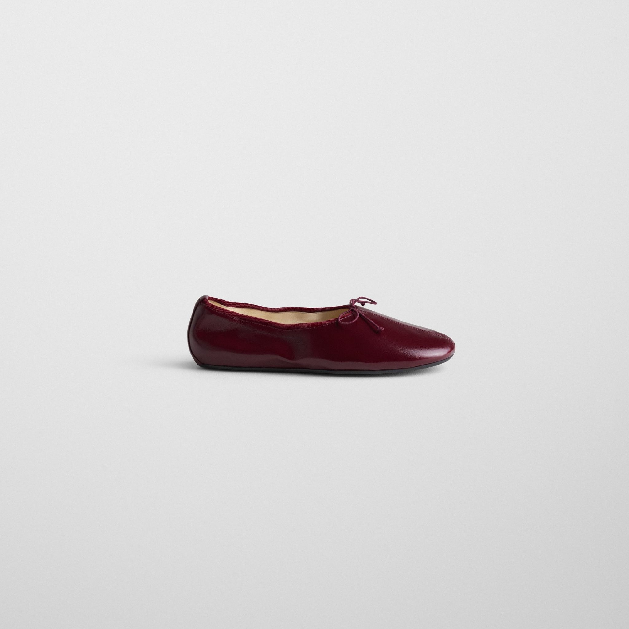 Gathered Flat | Merlot Leather