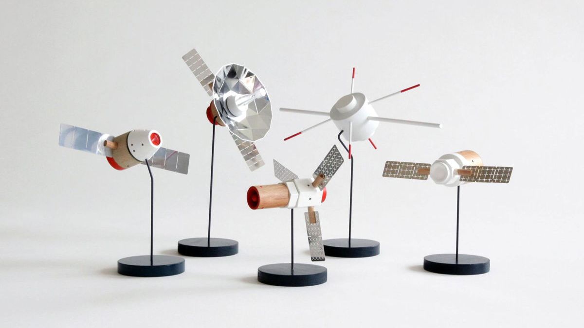 Toymaker Models NASA's Commercial Spacecraft in Miniature | Space