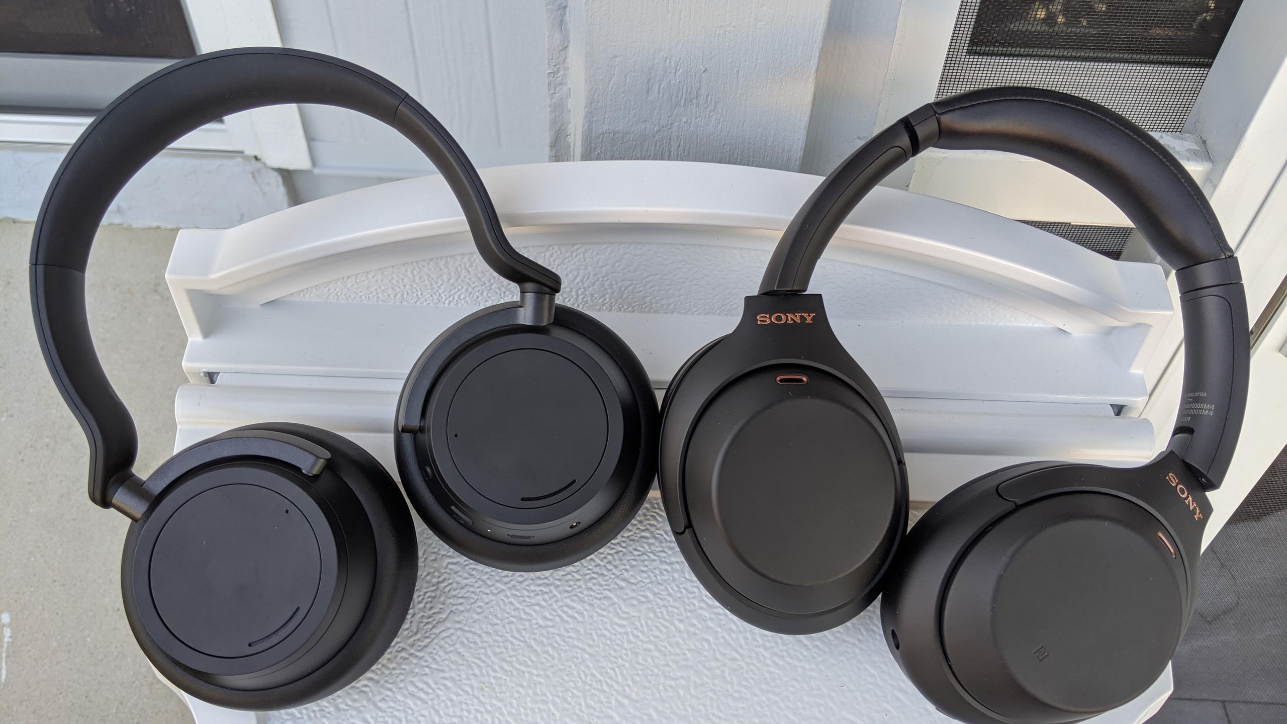 Sony WH-1000xM4 vs. Microsoft Surface Headphones 2: Noise