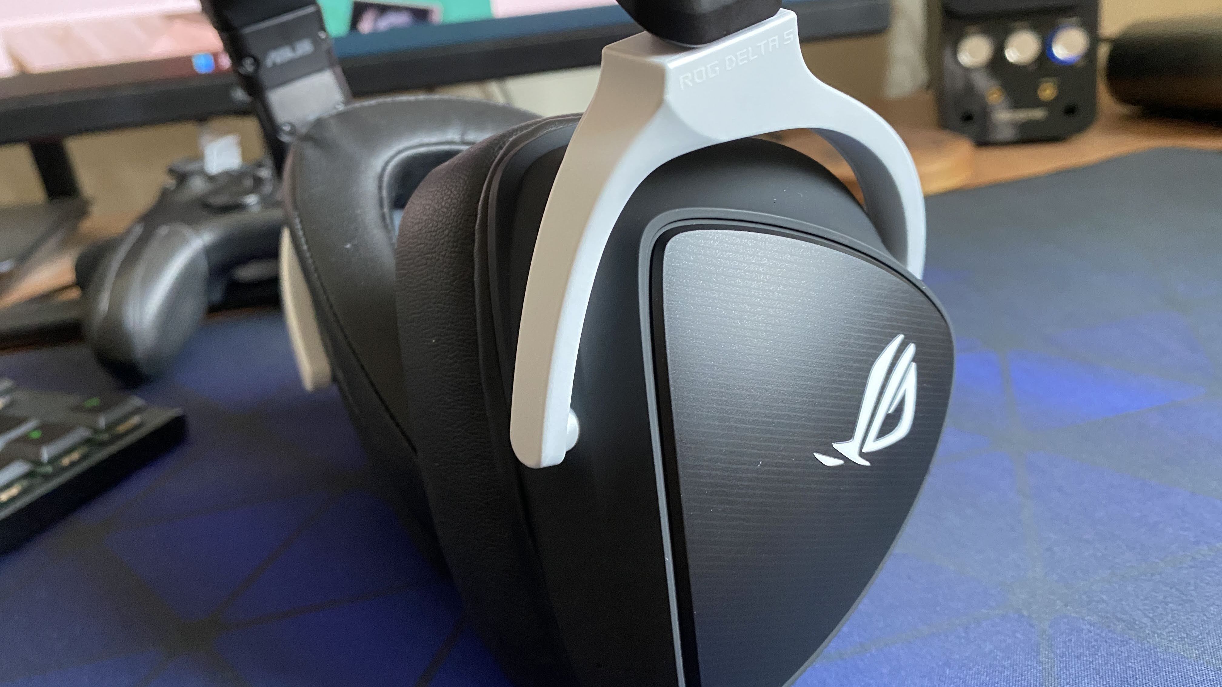 Amazon.com: ASUS ROG Delta S Wireless Gaming Headset, Black