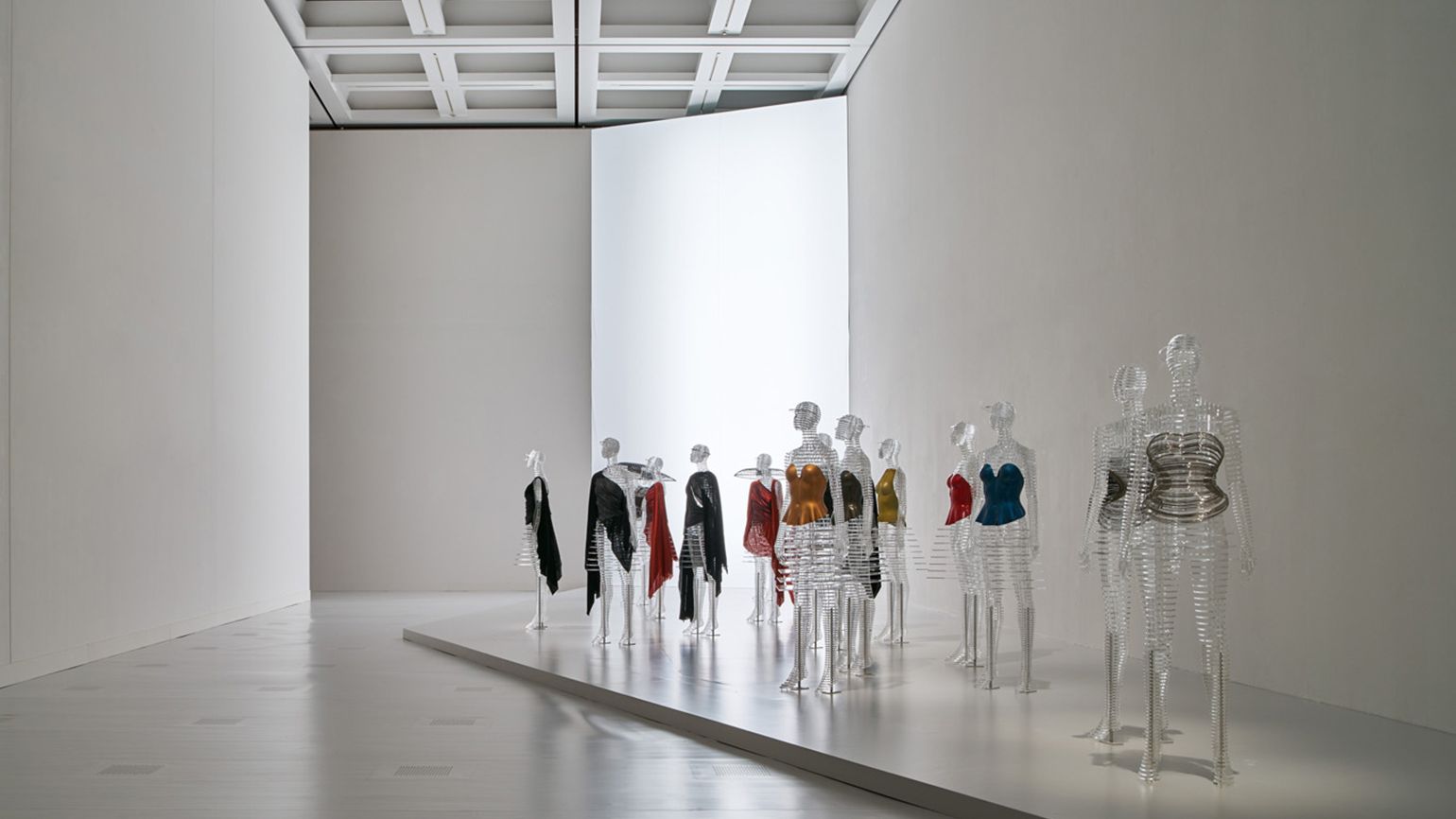MIYAKE ISSEY展 = MIYAKE ISSEY EXHIBITION… 6vUT34gUvi6sVanEthMMfi.jpg