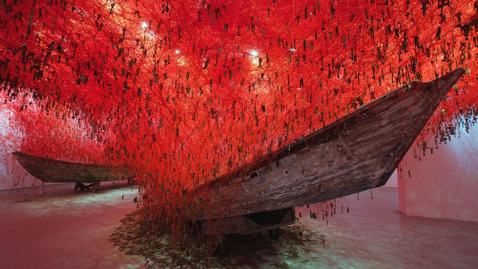 アート・デザイン・音楽 Chiharu Shiota Unter der Haut A new monograph gets under the skin of artist Chiharu Shiota