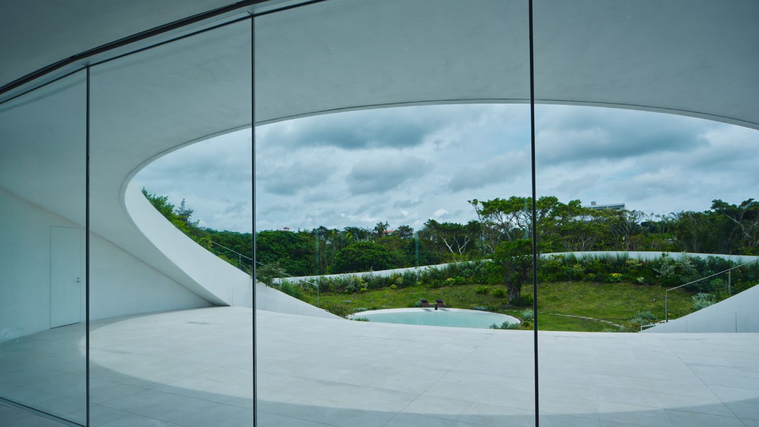 Not A Hotel Earth review: dazzling dimensions, blissful solitude