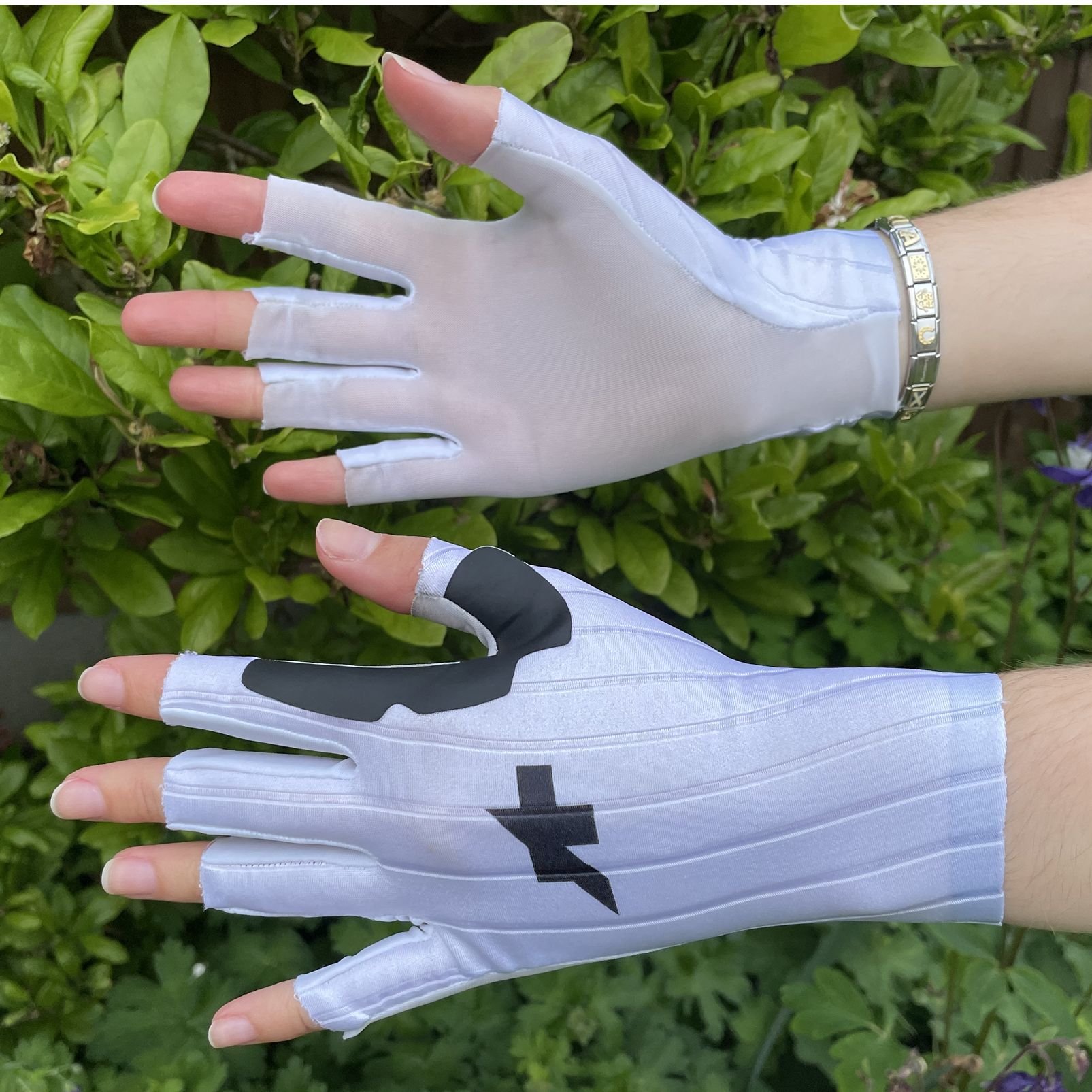 Assos RSR SPEED GLOVES worn by a women