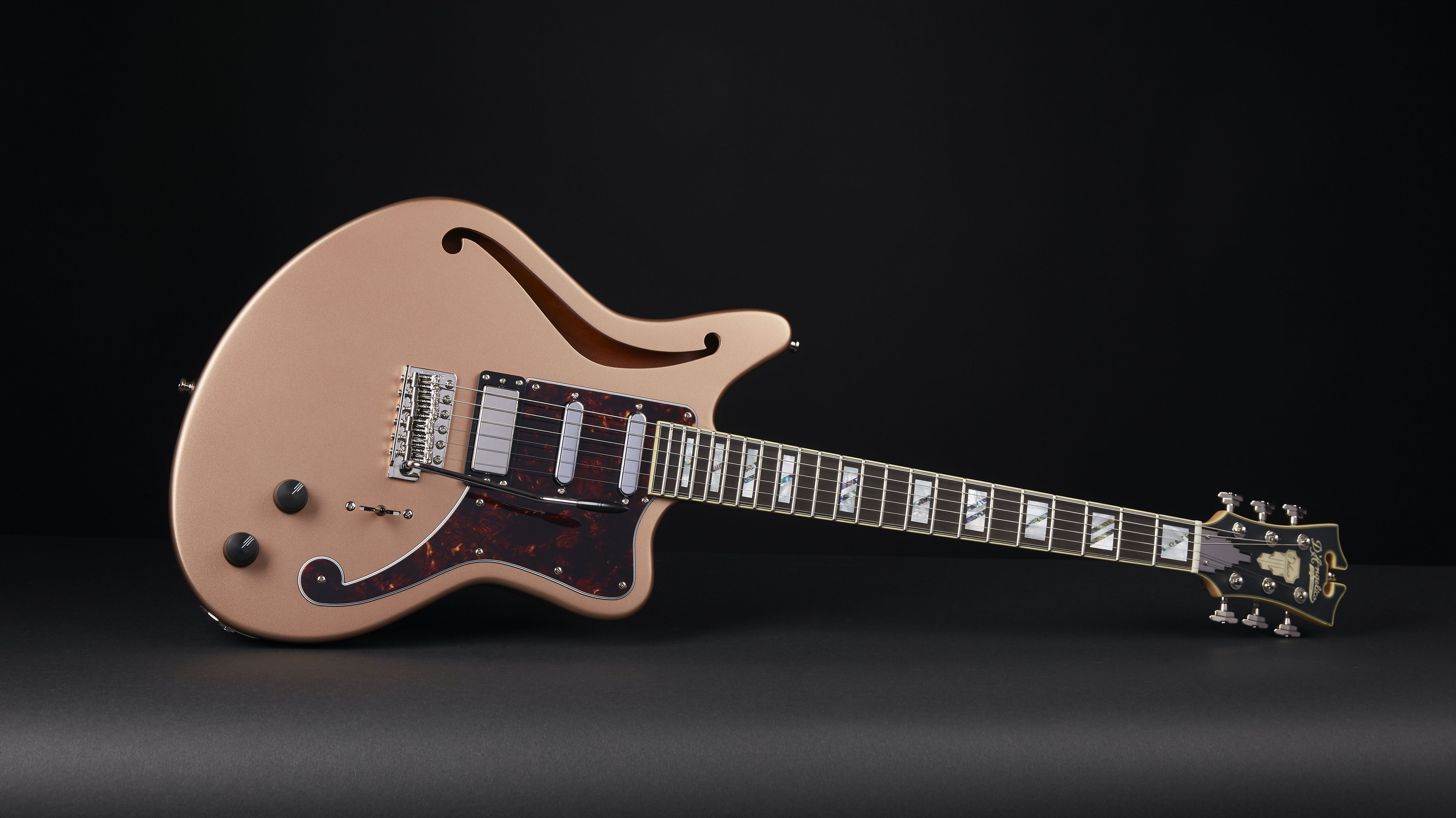 ギター D'Angelico Deluxe Bedford SH MatteWalnut Deluxe Bedford SH - D'Angelico Guitars
