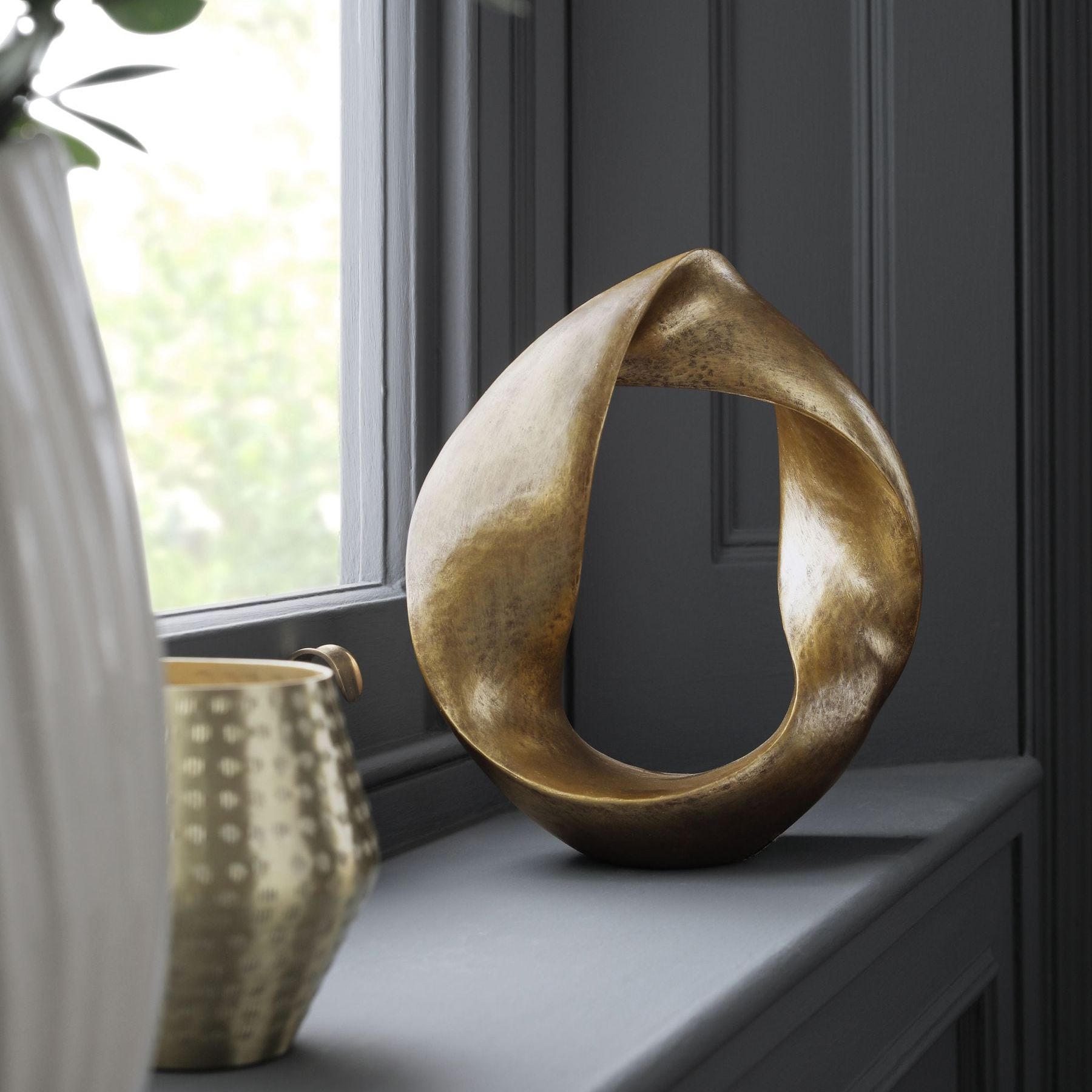 Gold Metal Twist Loop Ornament