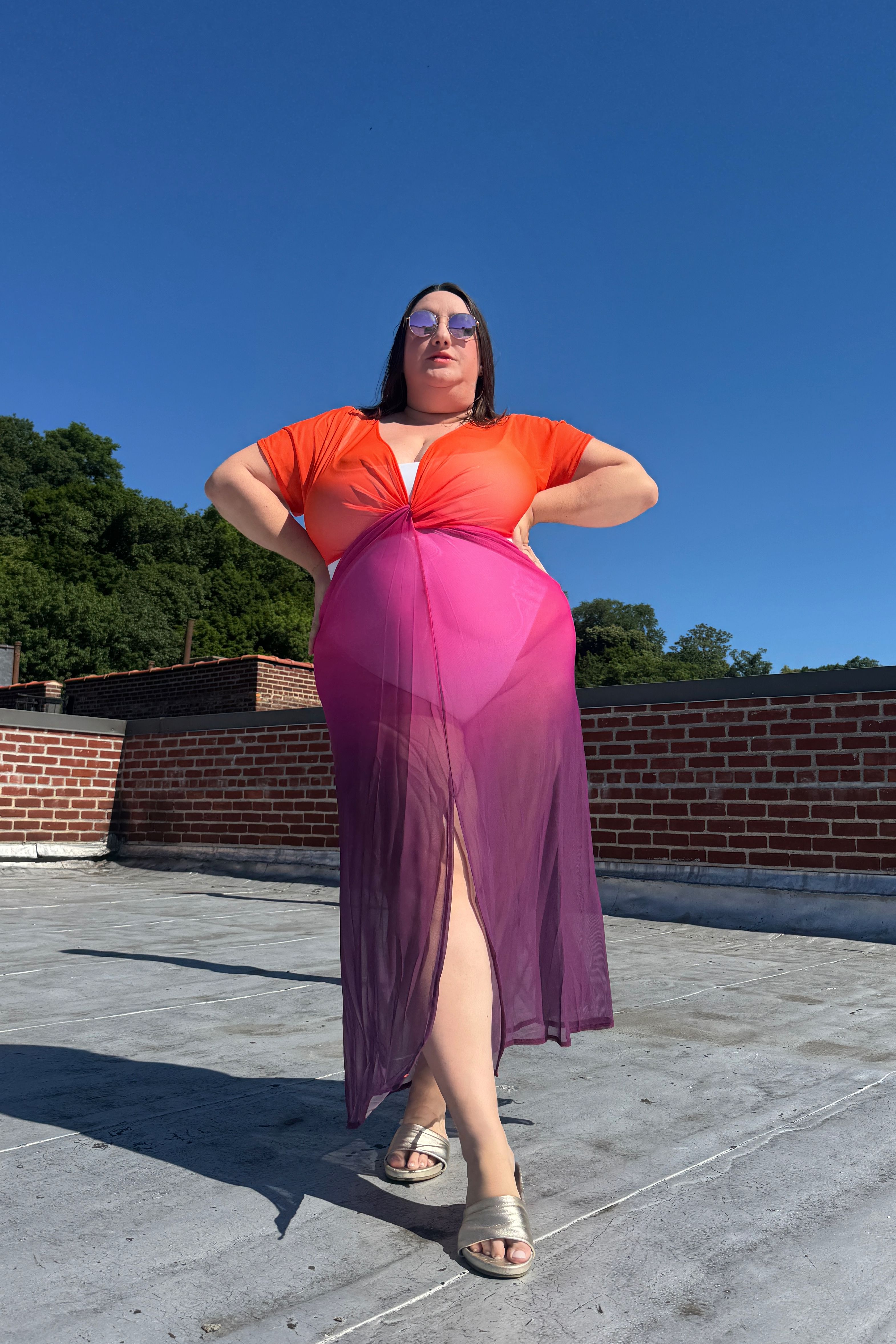 Sarah Chiwaya posing in vacation outfit