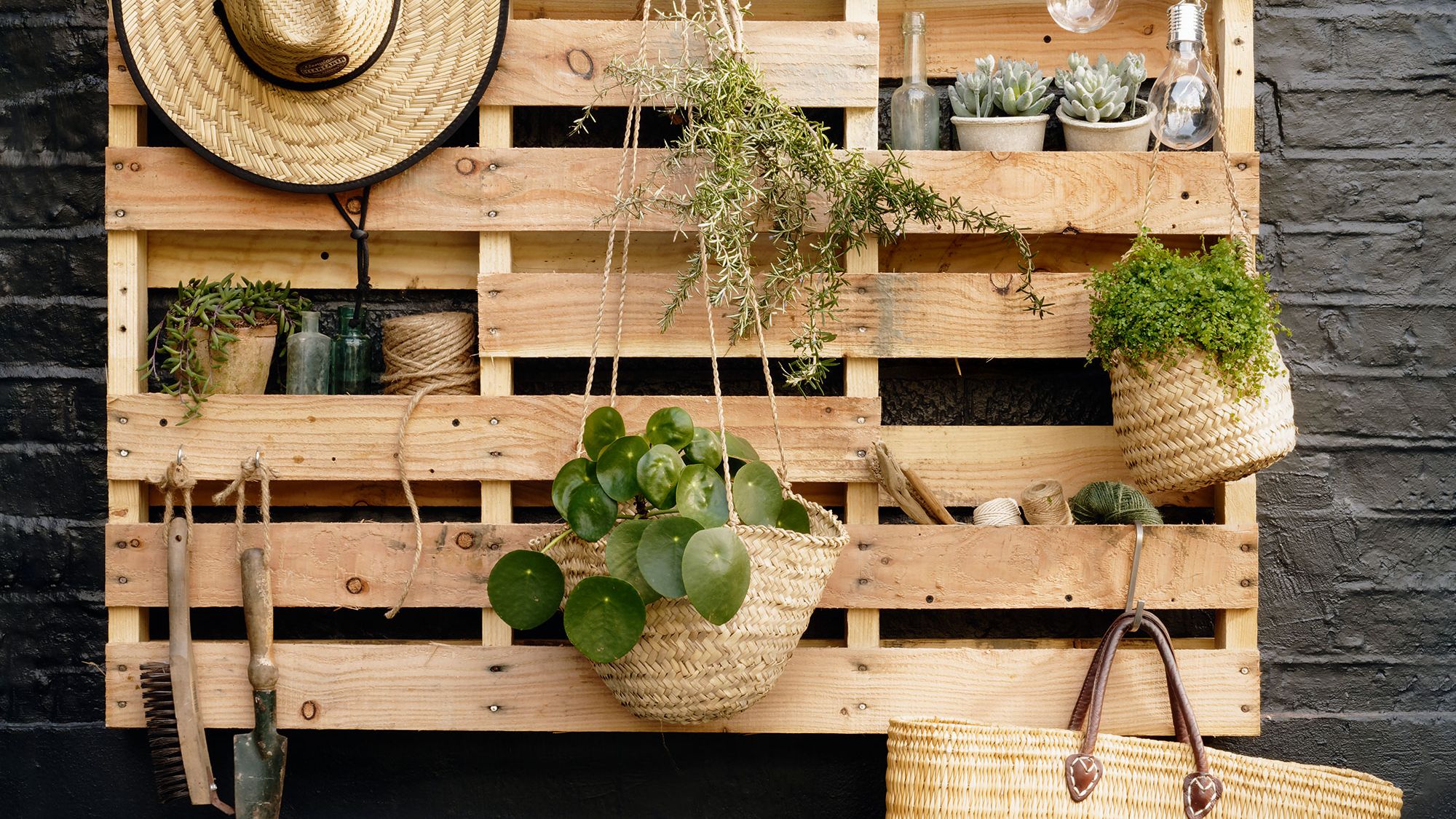 21 Spectacular Recycled Wood Pallet Garden Ideas To Diy Pallets