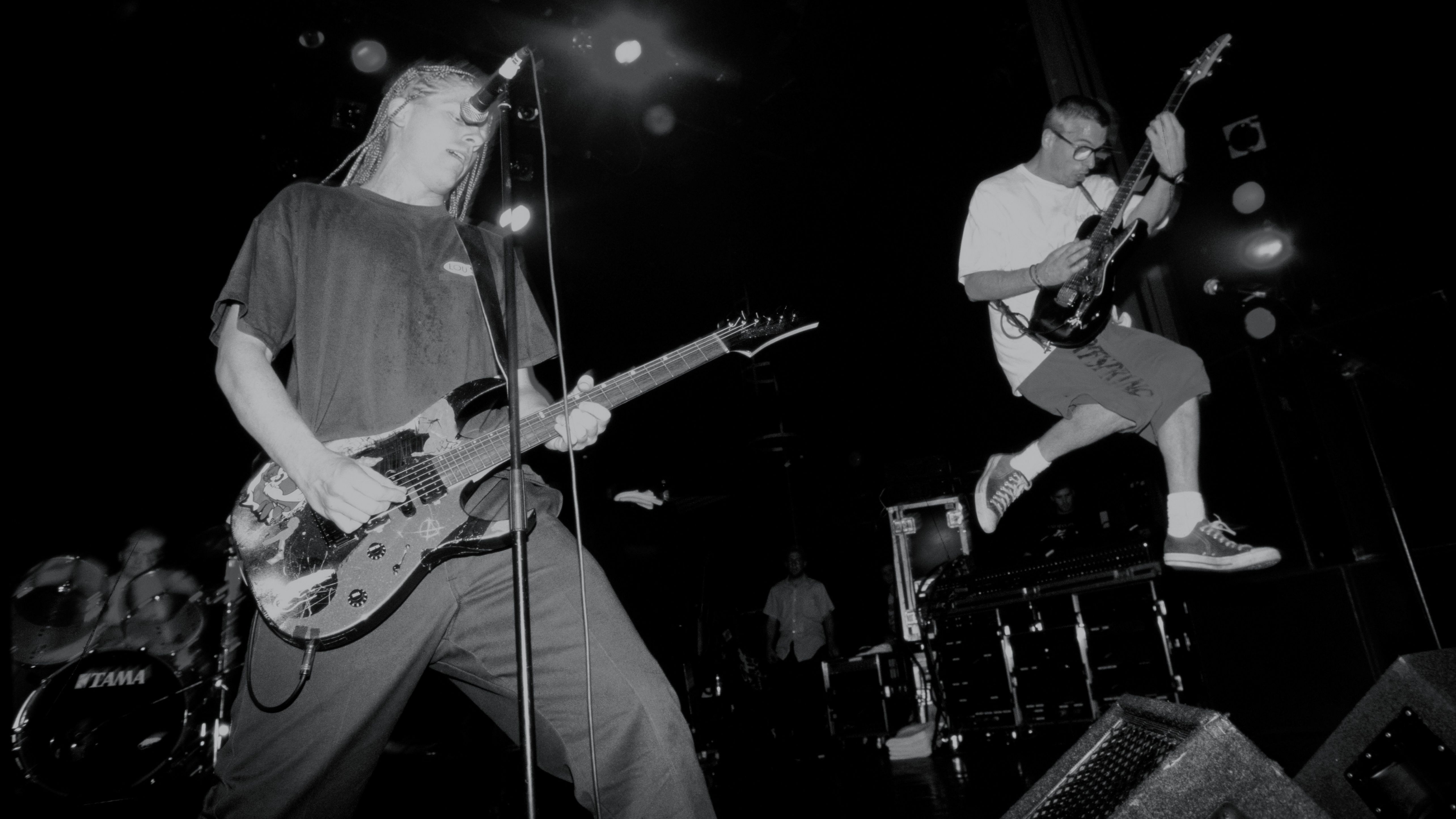 Singer/guitarists Dexter Holland (left) and Noodles (Kevin Wasserman) performing with American punk group The Offspring, London 1995. (Photo by Mick Hutson/Redferns/Getty Images)