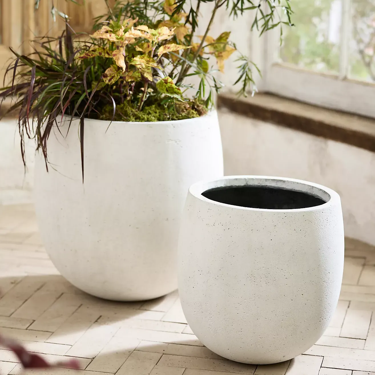 Fiber Rounded Egg Planter