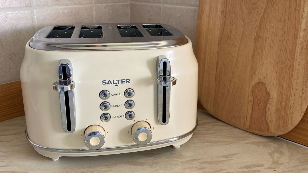 Salter retro toaster in kitchen